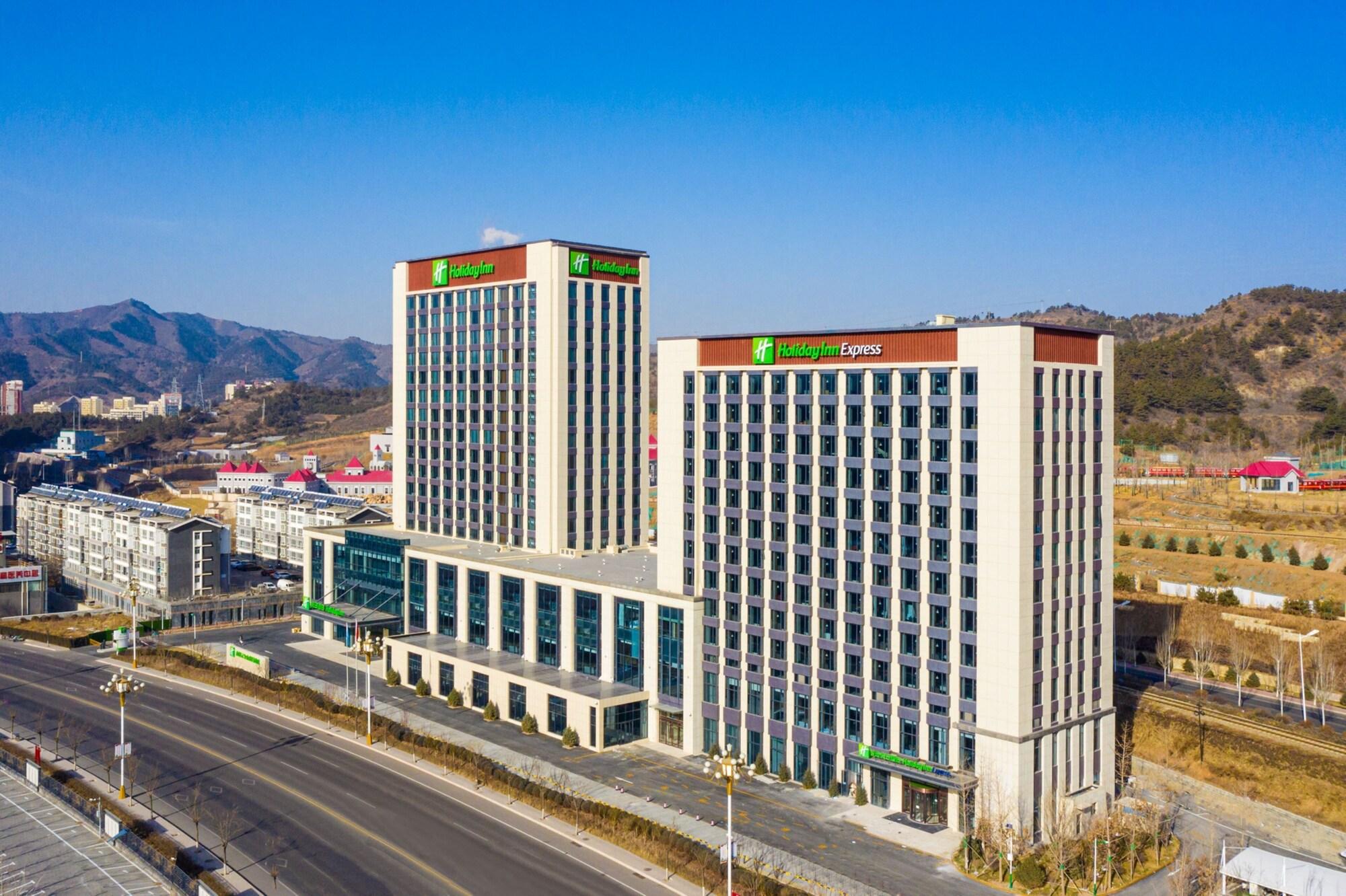 Vista Exterior Holiday Inn Chengde Park View by IHG