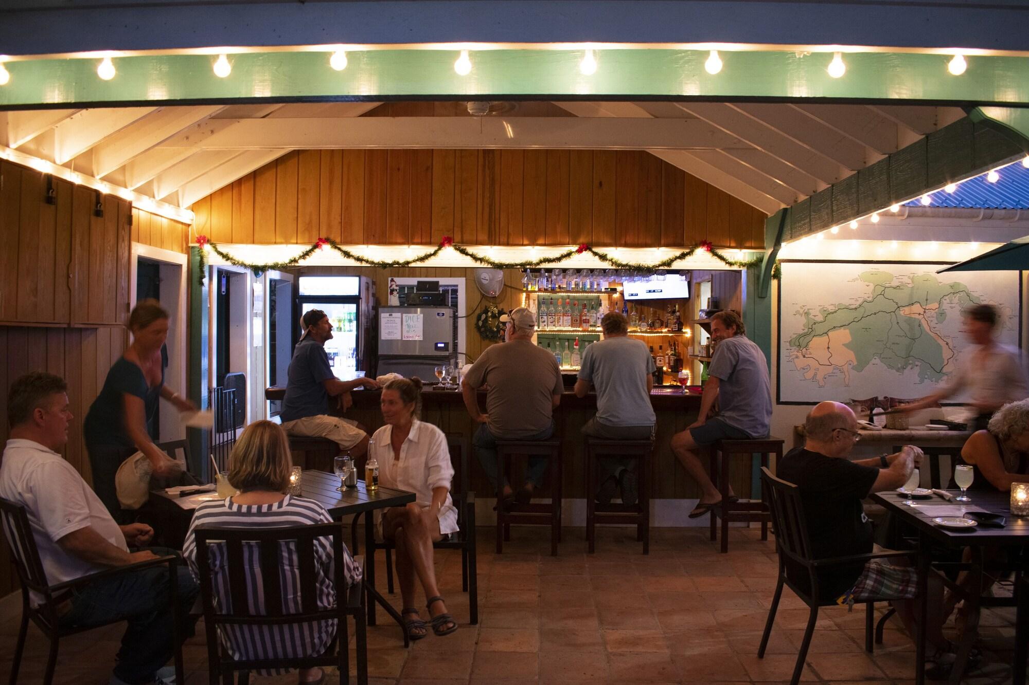 Bar/Salón Inn at Tamarind Court