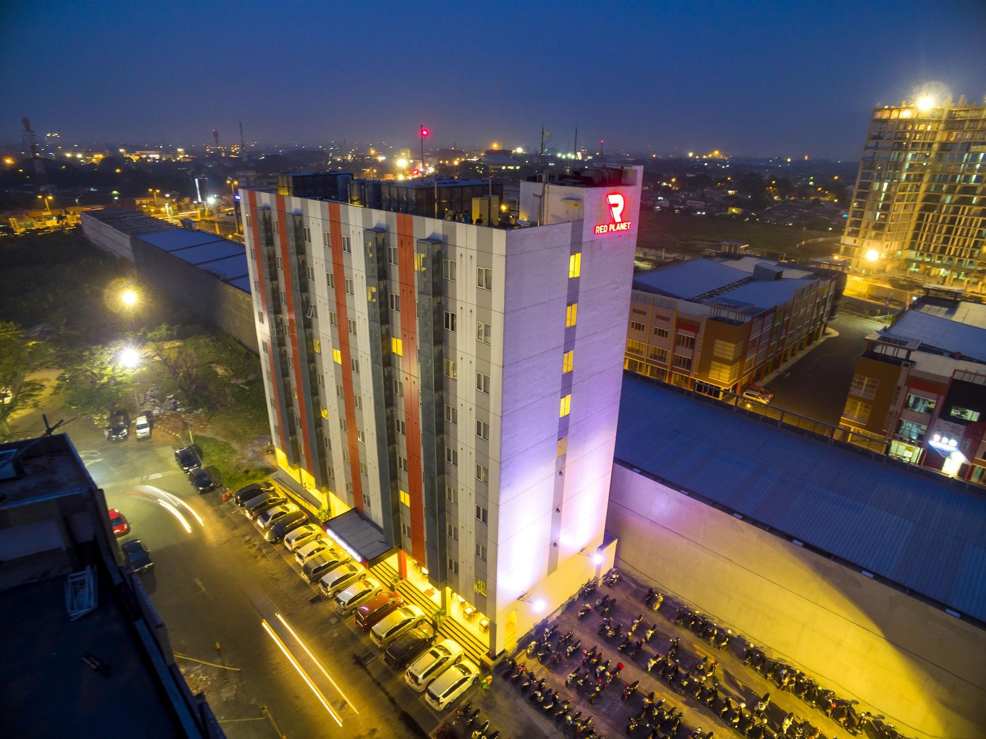 Varios Red Planet Bekasi