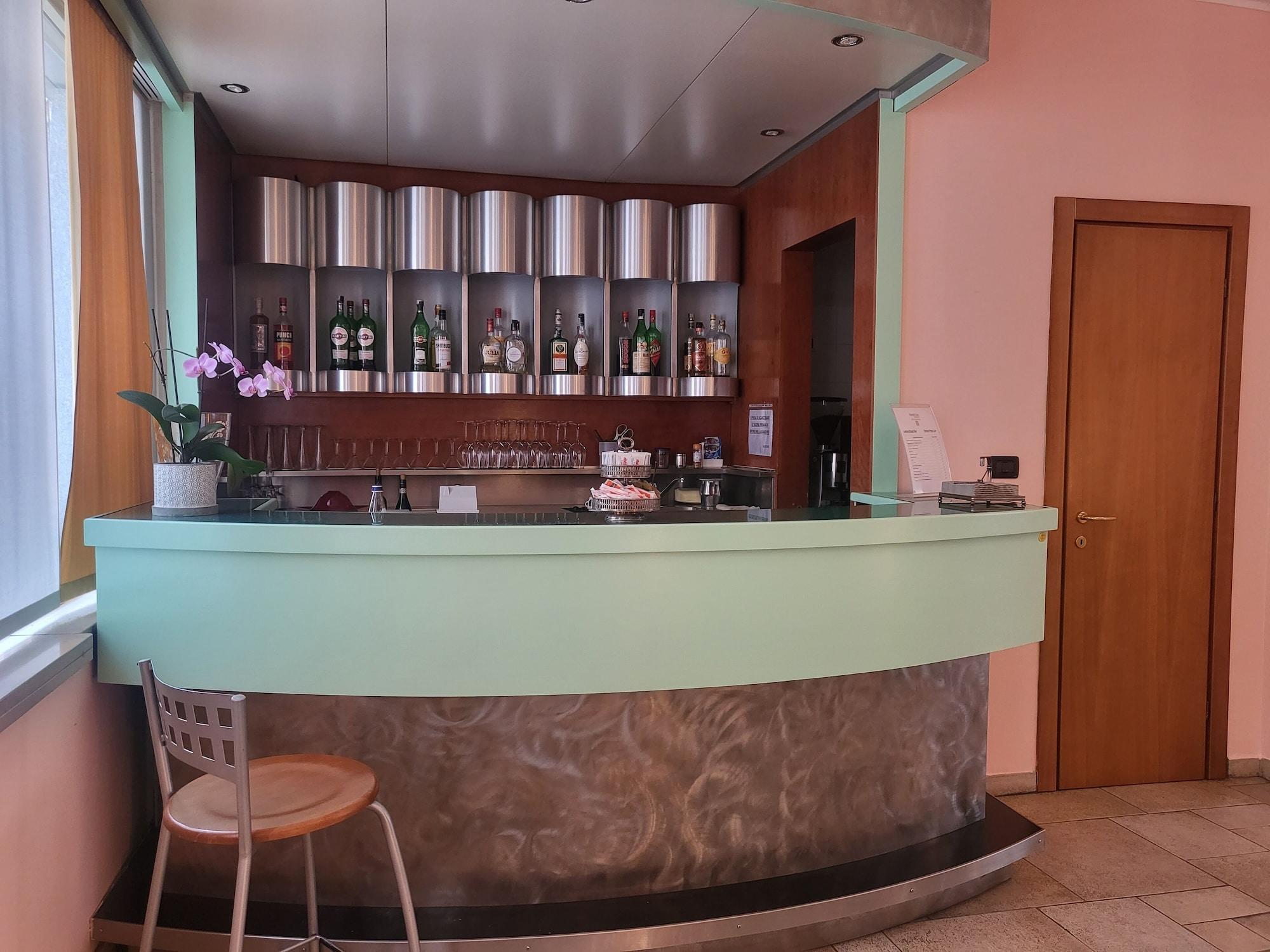 Bar/Salón Hotel Lux