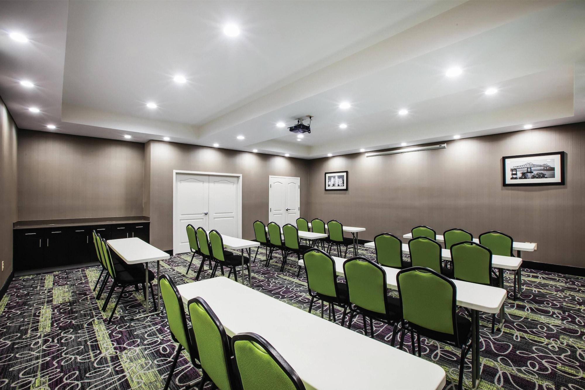 Sala de Reuniones La Quinta Inn & Suites by Wyndham Baton Rouge Denham Springs