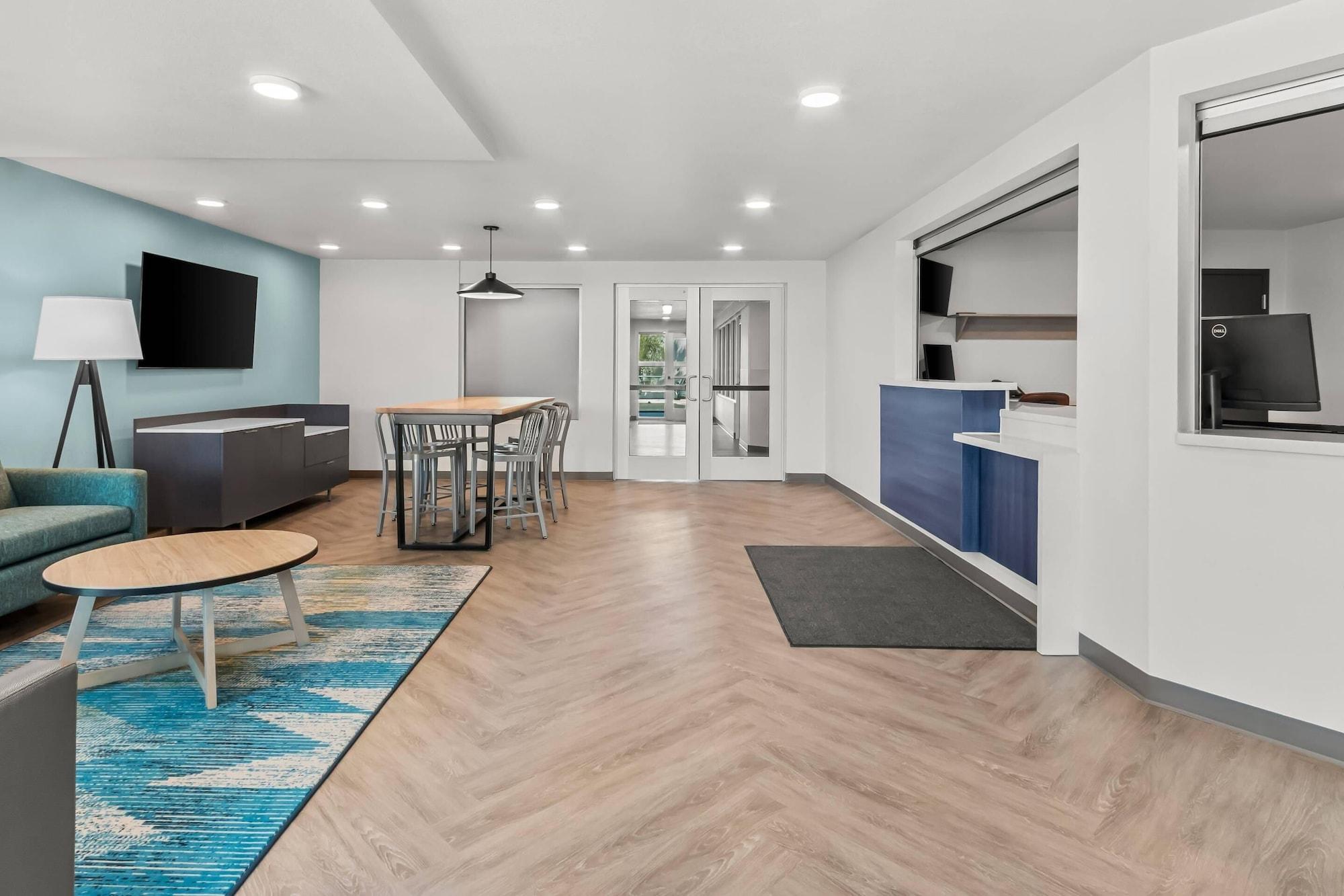 Vista Lobby Woodspring Suites Tucson Medical Center