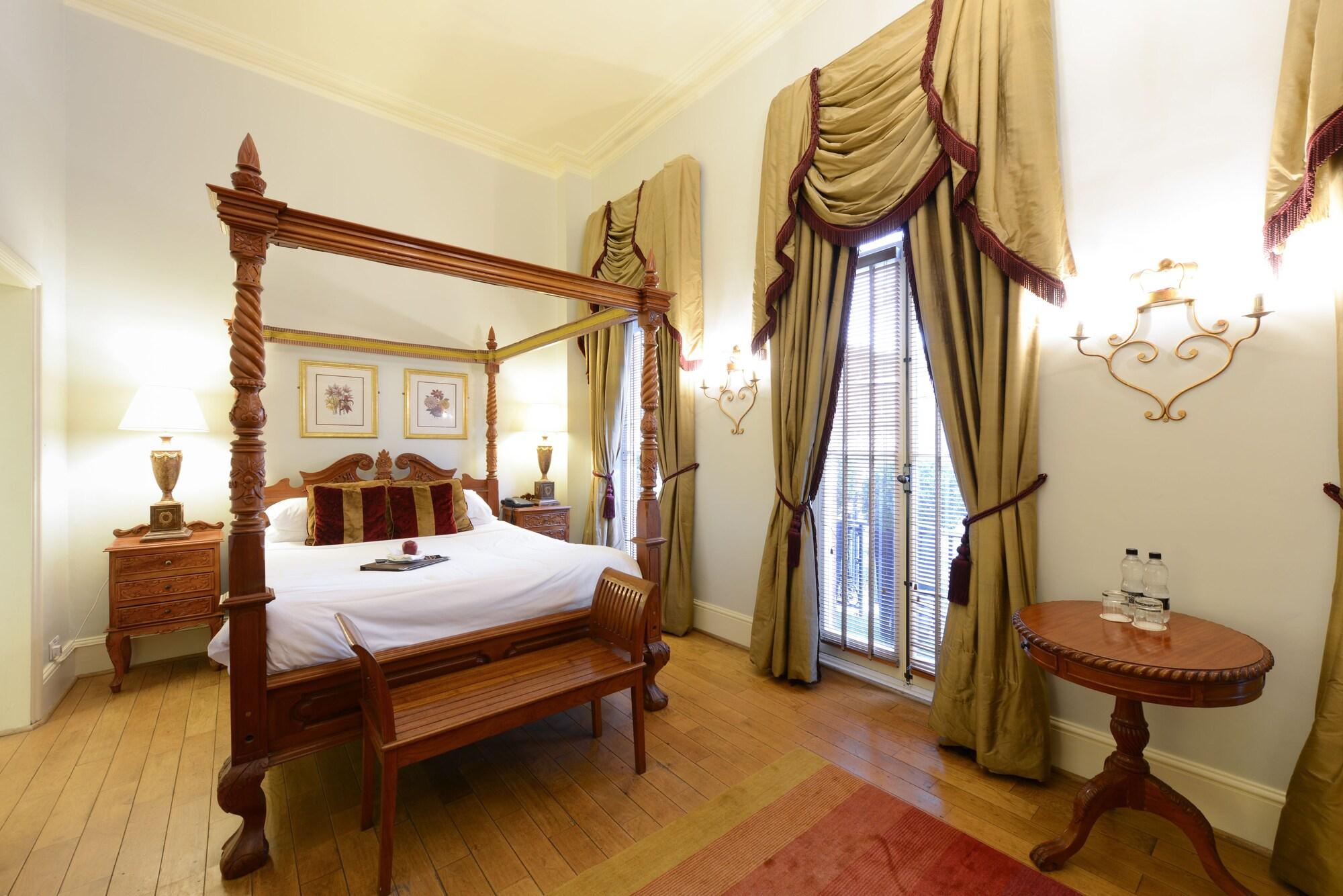 Varios Twenty Nevern Square Hotel