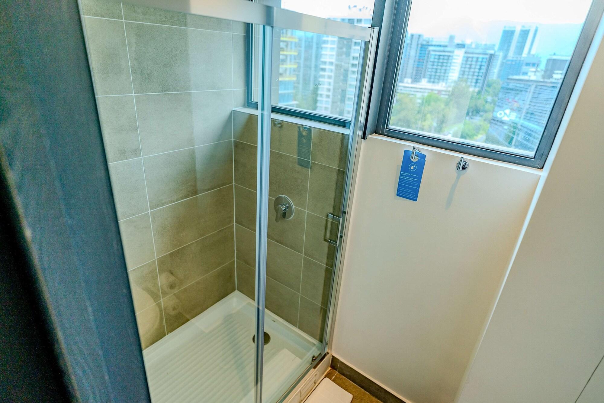 Equipamiento de Habitación Hampton By Hilton Santiago Las Condes