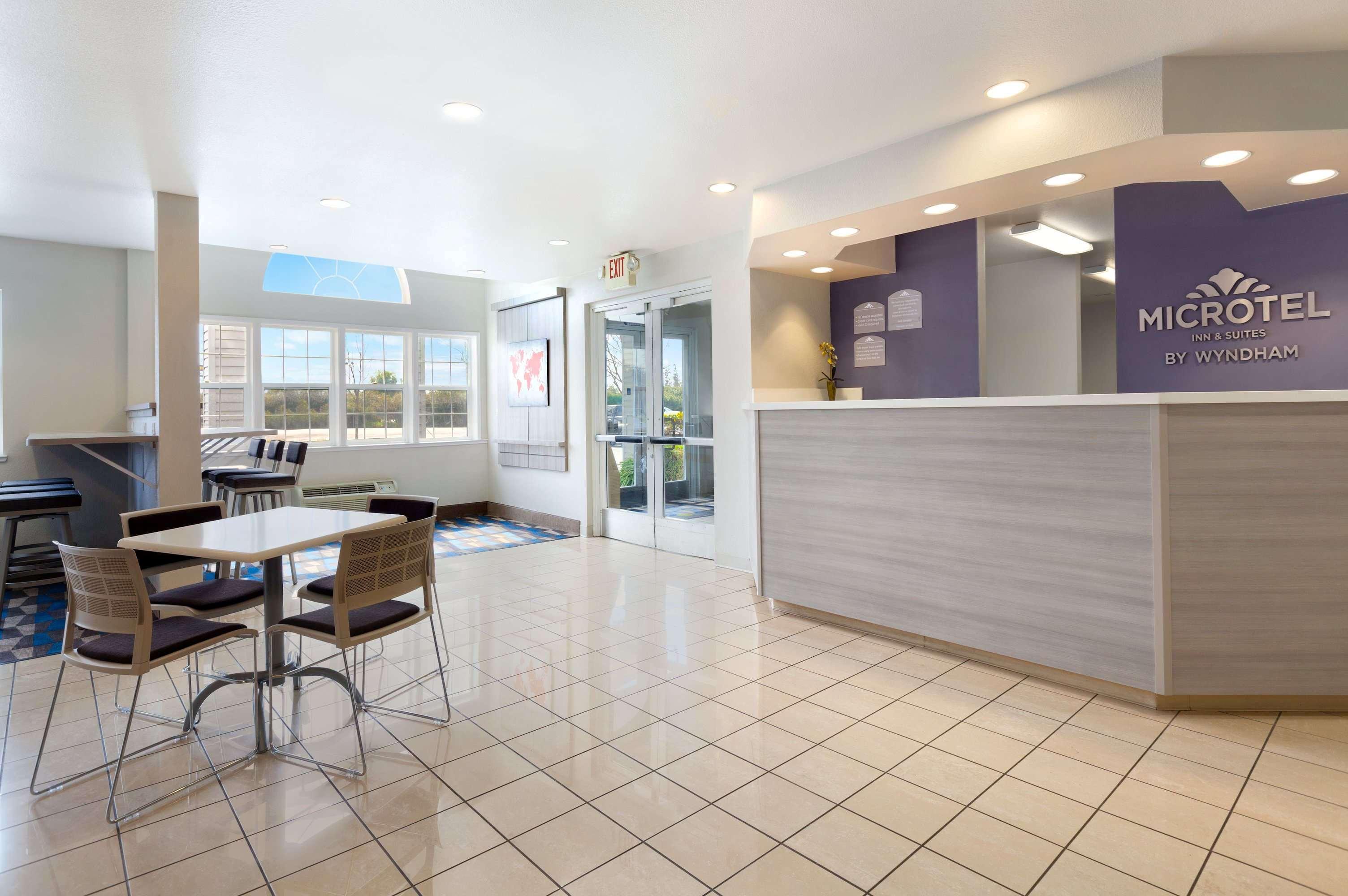 Vista Lobby Microtel Inn & Suites by Wyndham Modesto Ceres