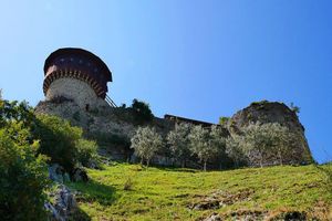 Actividad - Tour de medio día por el castillo de Petrele
