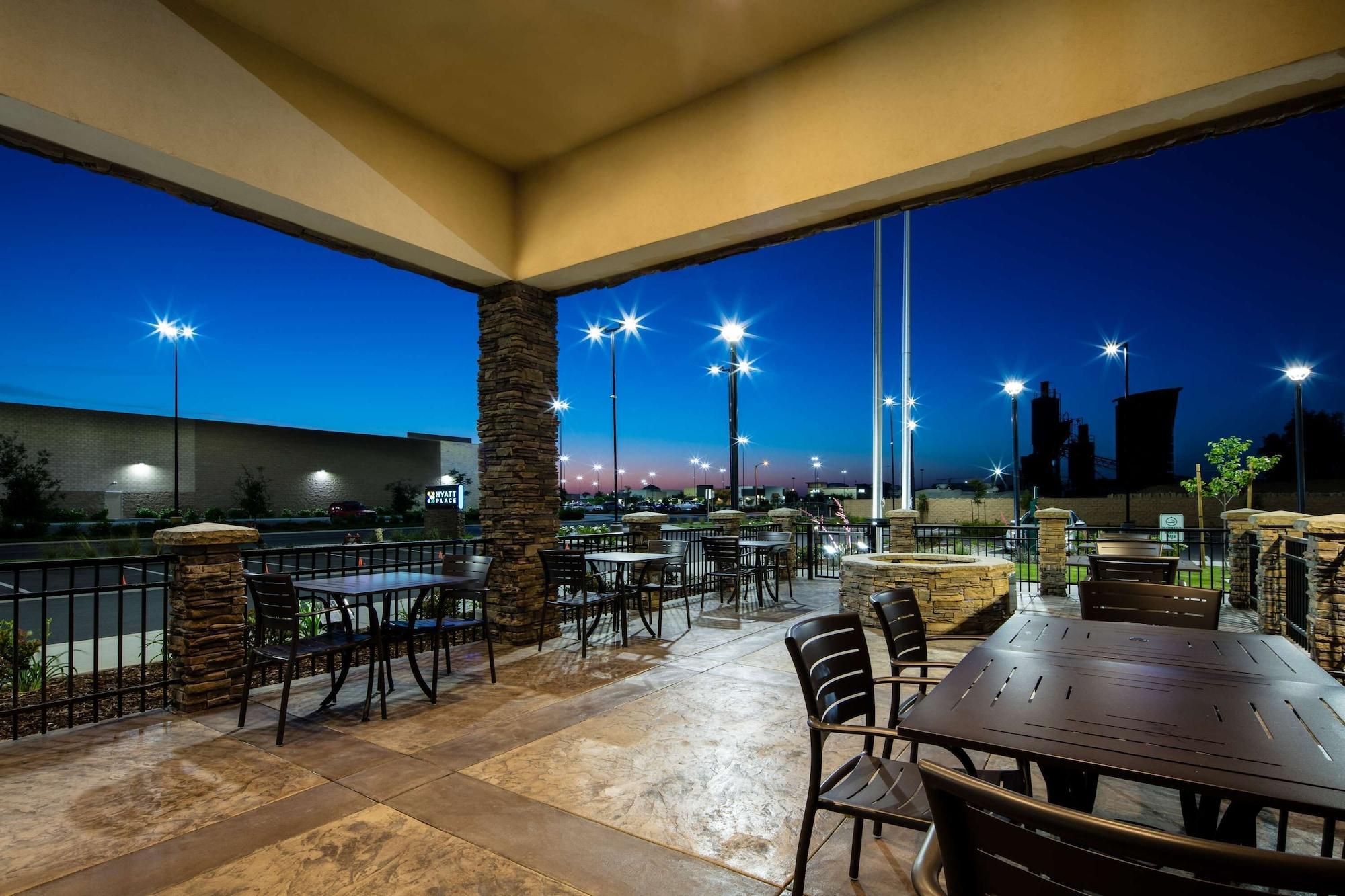 Vista Exterior Hyatt Place Delano