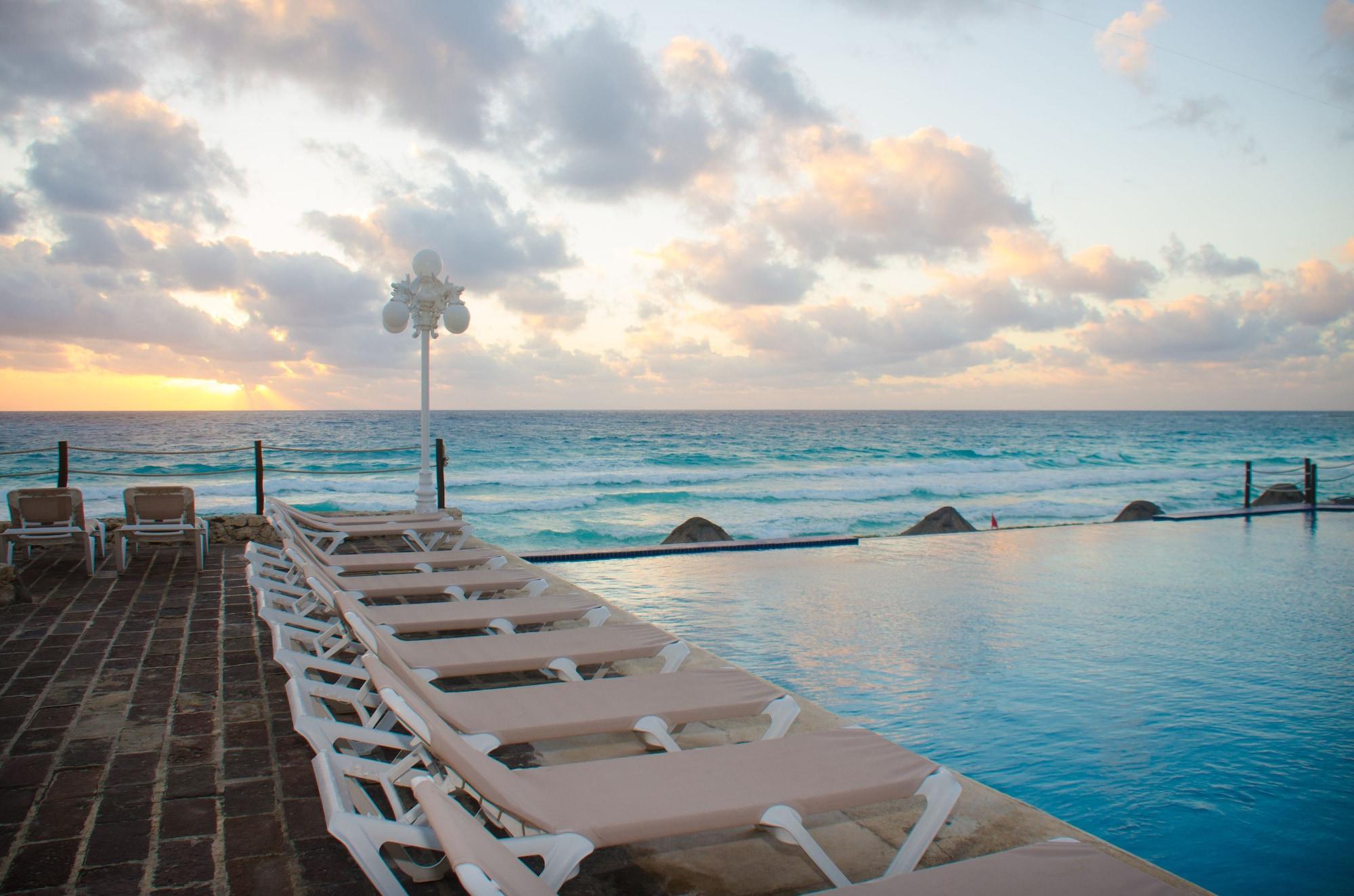 Vista Exterior AR Cancun Plaza