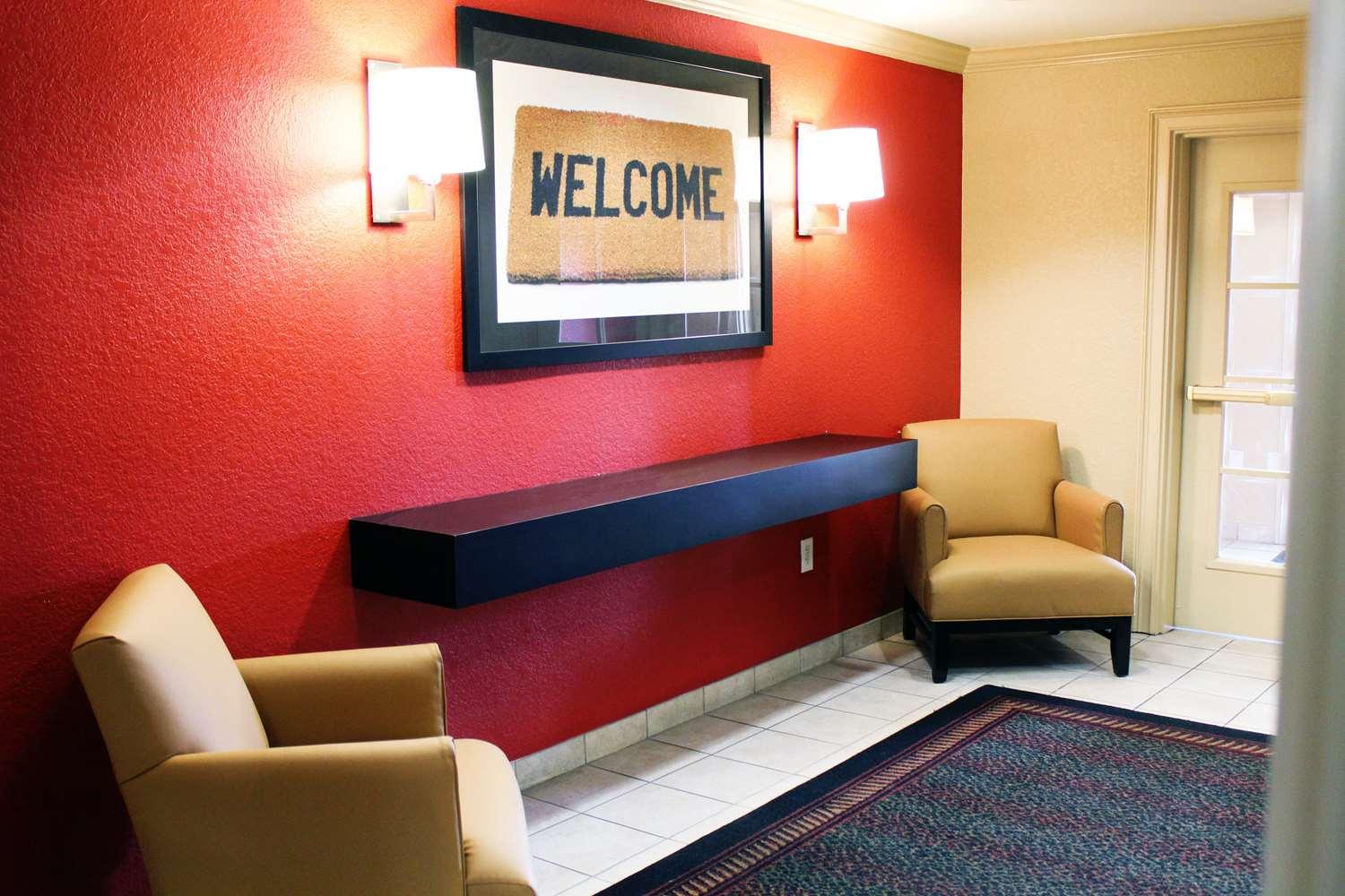 Vista Lobby Extended Stay America Select Suites - Chesapeake - Churchland Blvd.
