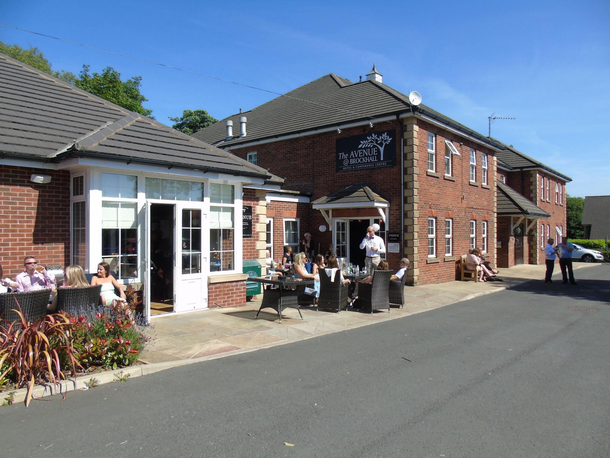 Vista Exterior The Avenue Hotel