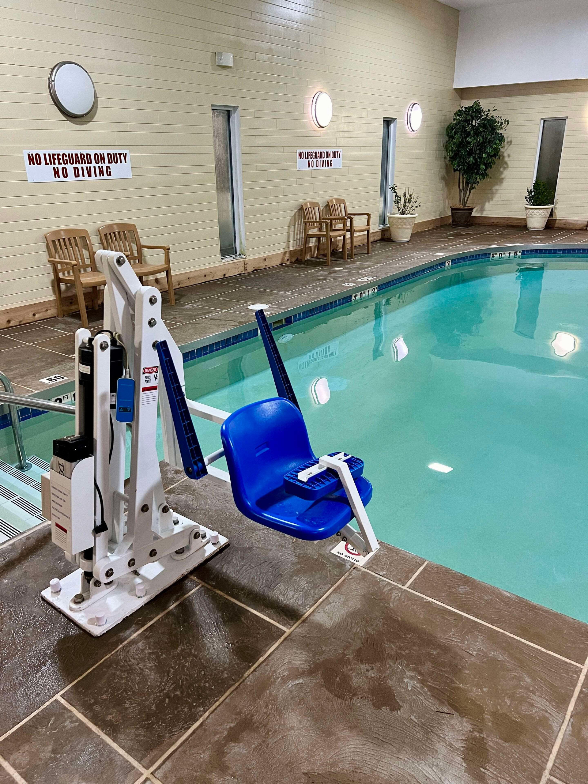 Vista Piscina Econo Lodge Wausau - Rothschild
