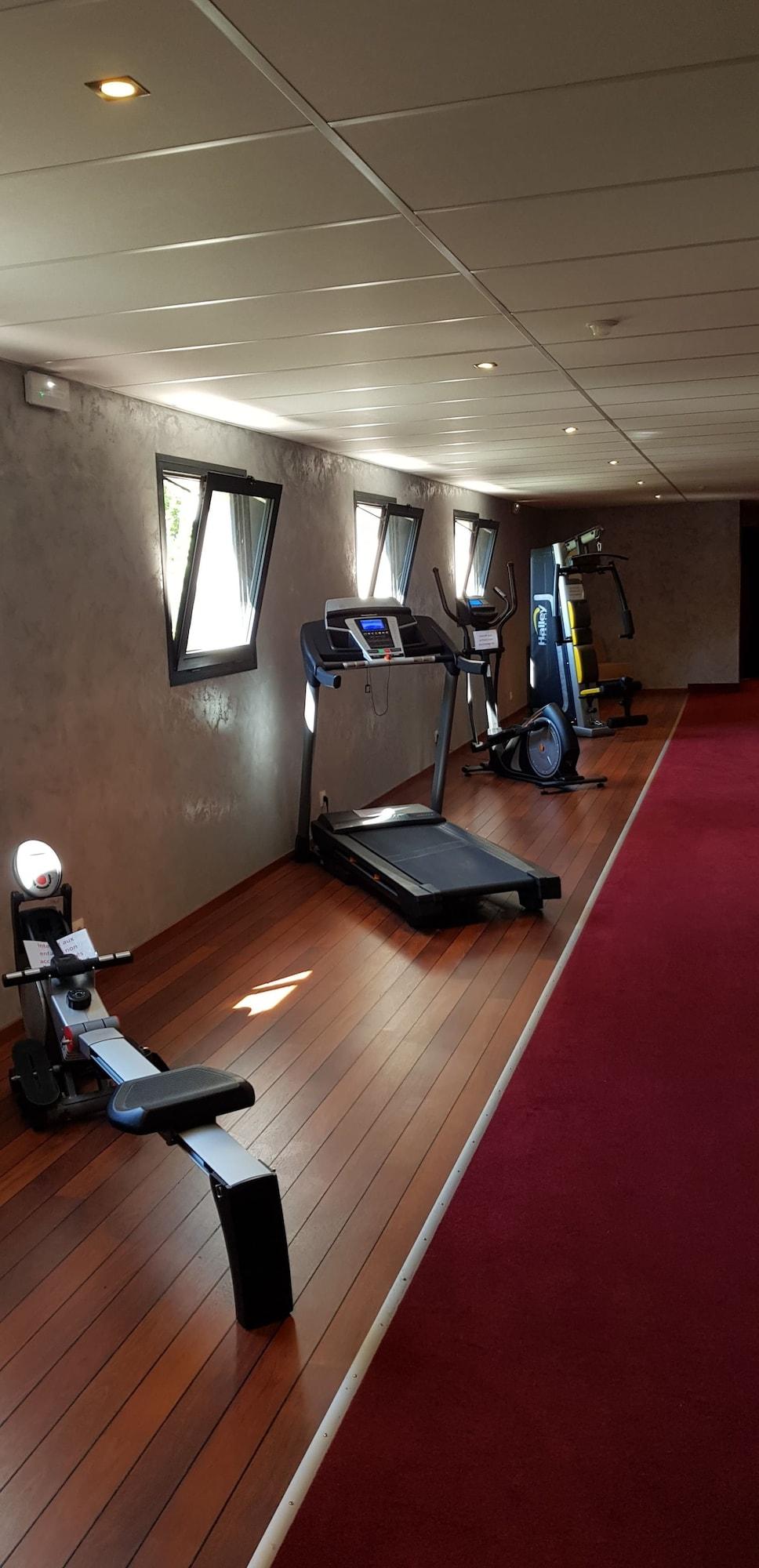 Gimnasio Iles du Gua Suites
