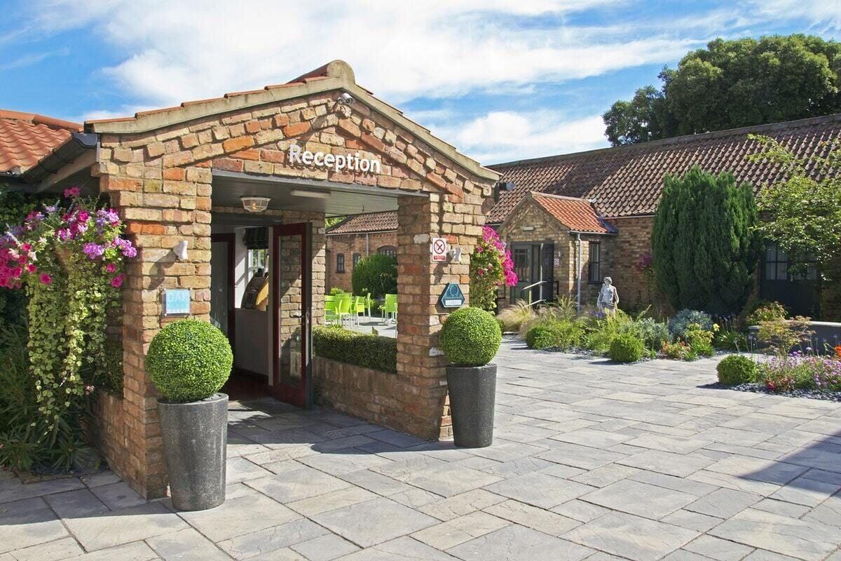 Vista Lobby Ashbourne Hotel