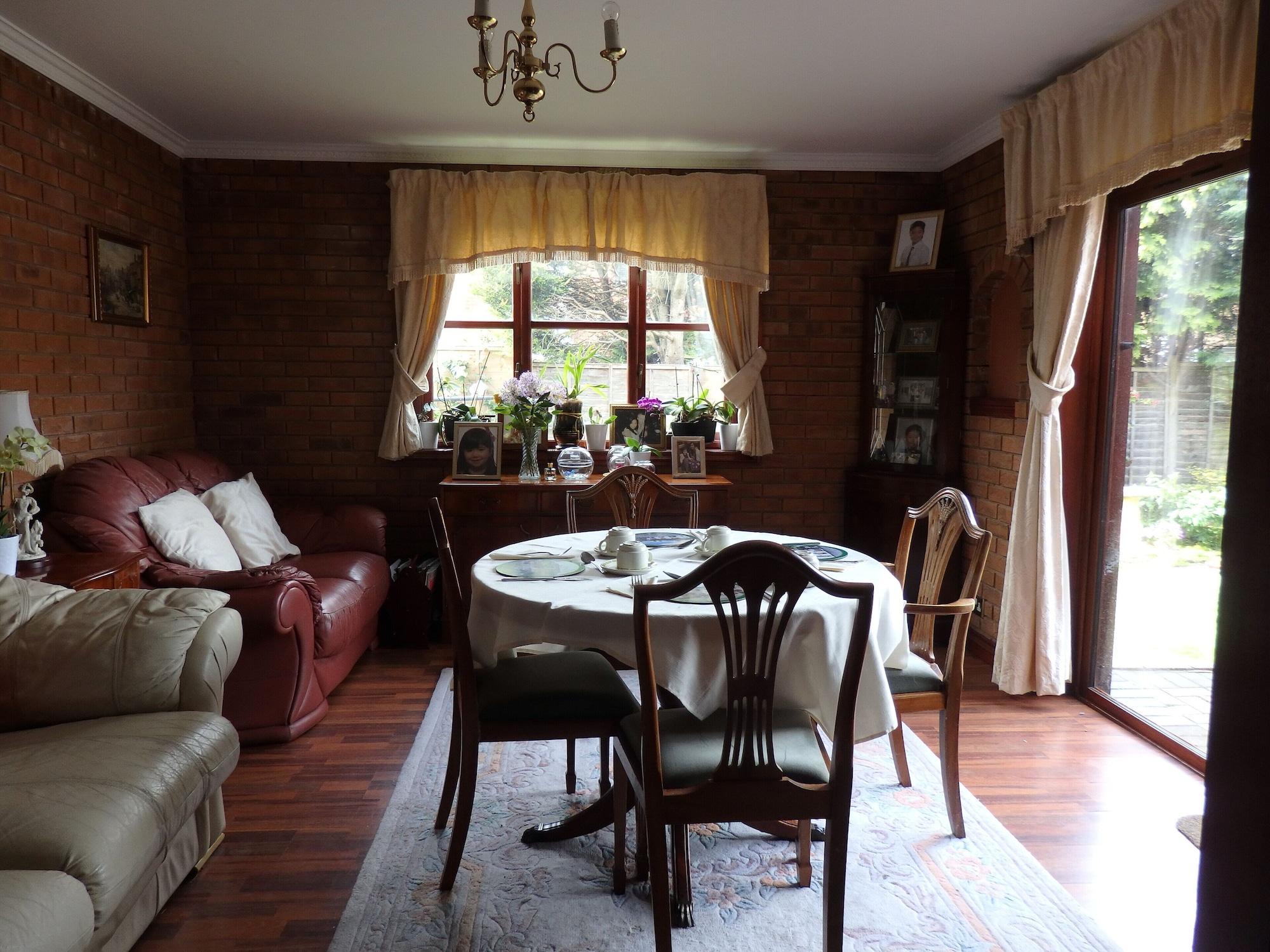 Varios Hay Lane Lodge