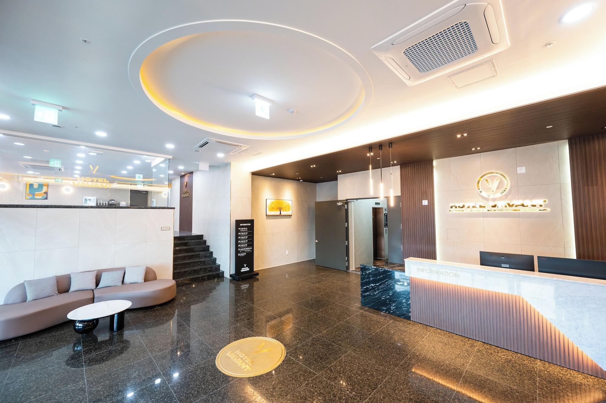 Vista Lobby VAVANT TOURIST HOTEL