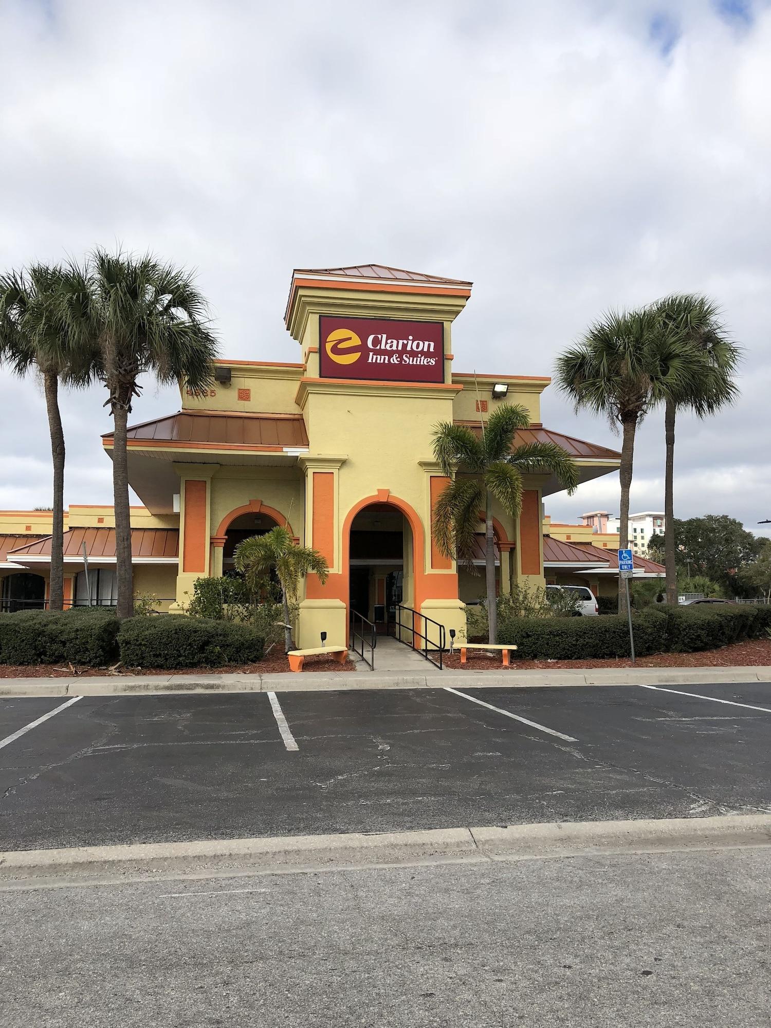 Vista Exterior Clarion Inn & Suites Kissimmee-Lake Buena Vista South