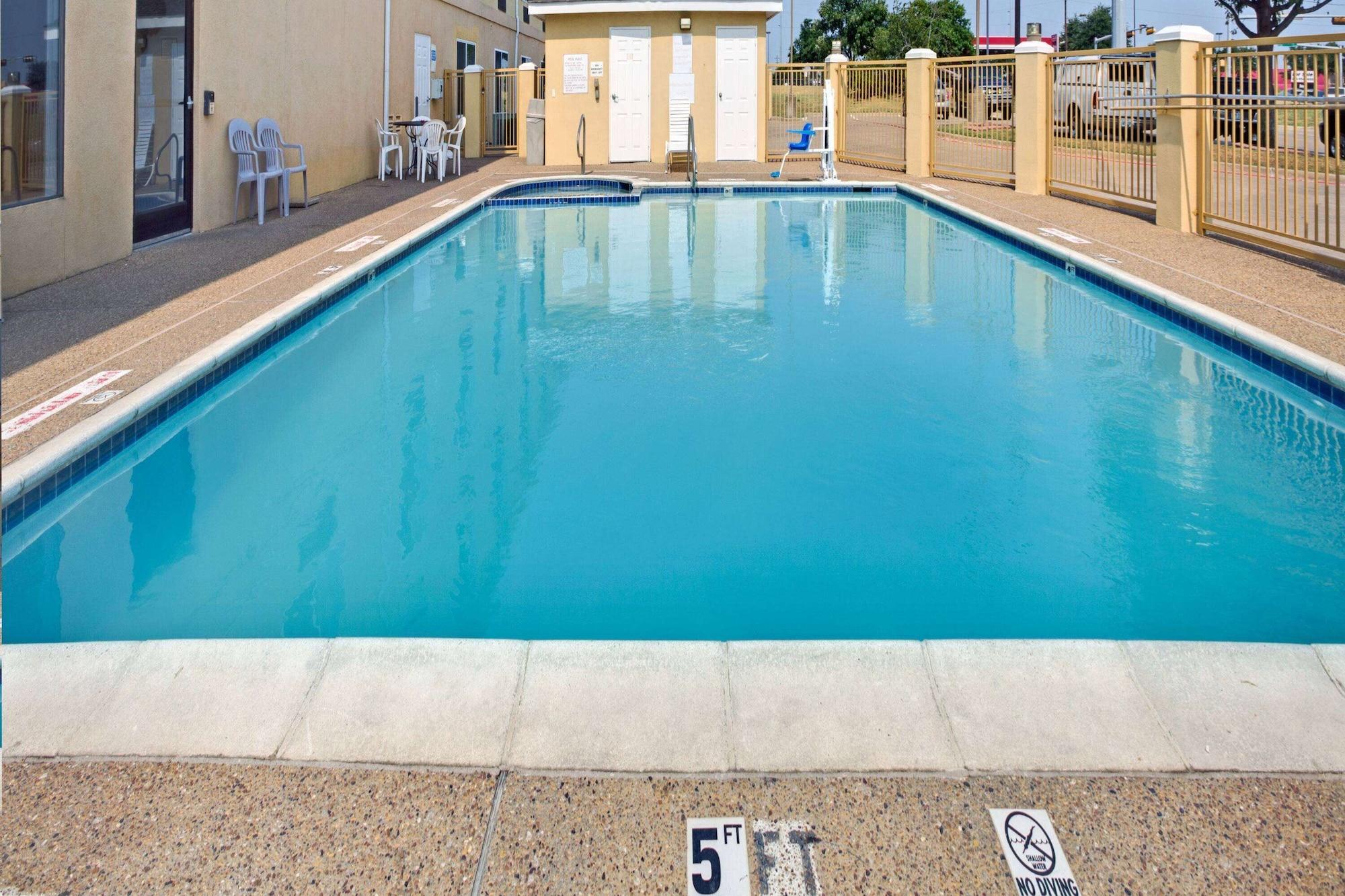 Varios Days Inn by Wyndham Dallas Garland West