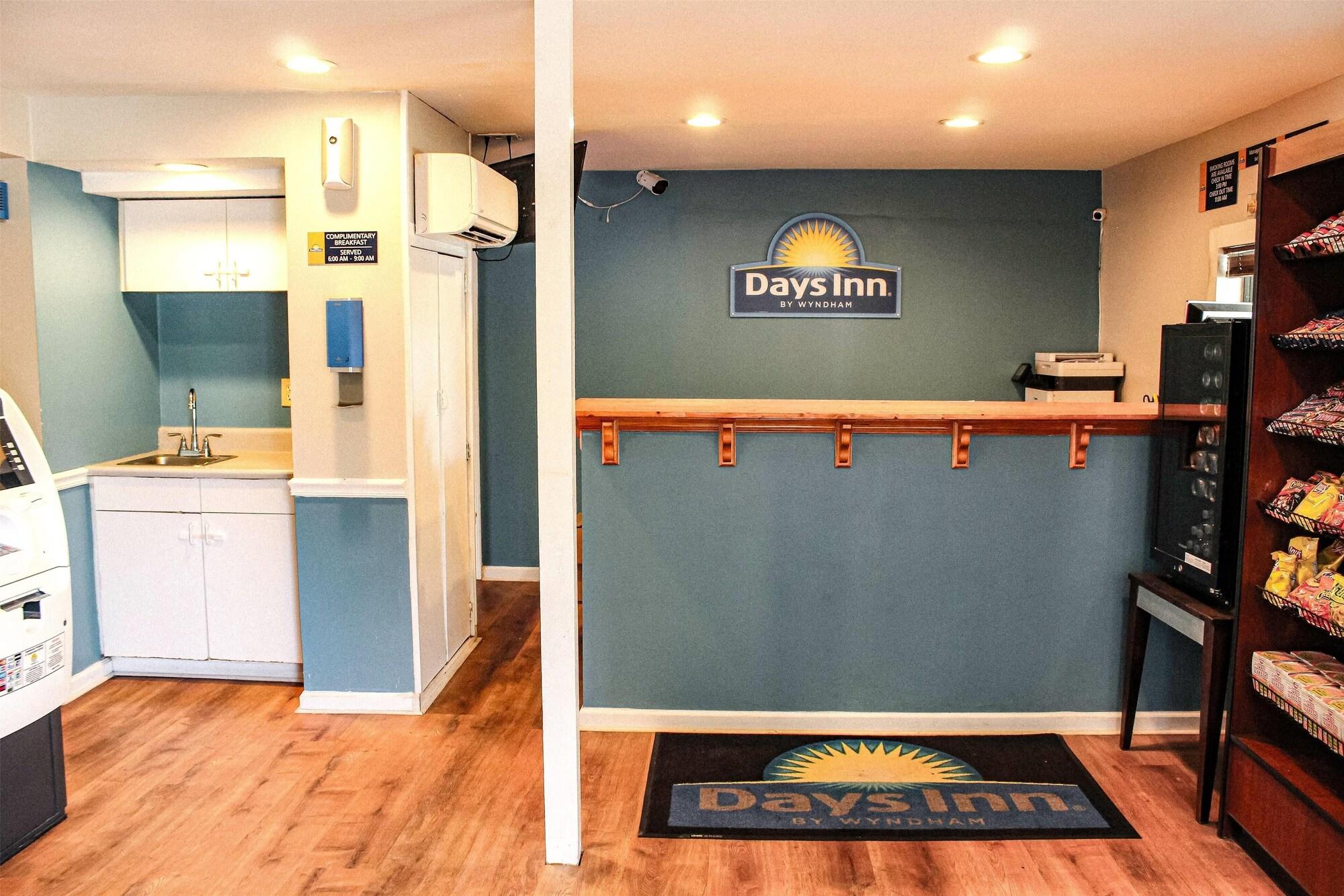 Vista Lobby Days Inn by Wyndham Little River