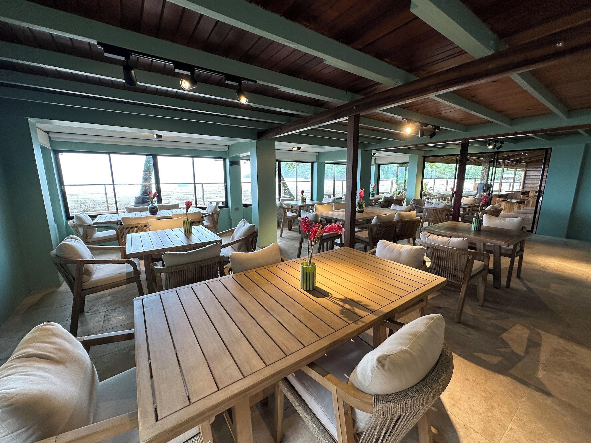 Restaurant Mt. Plaisir Estate Hotel