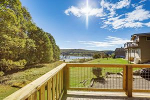 Alquiler Vacacional - Walk to Alpine Lake: Terra Alta Cabin w/ Deck