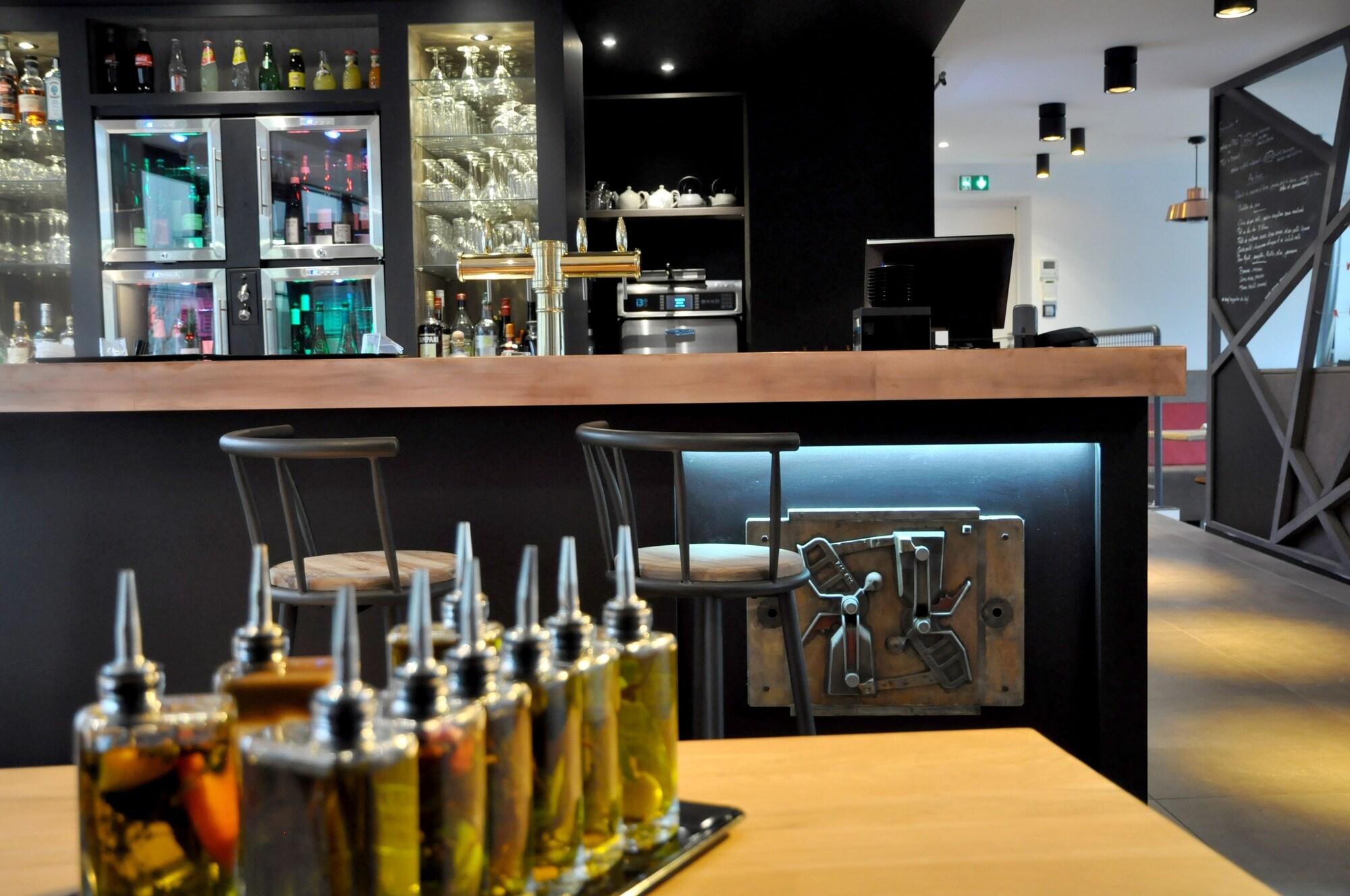 Bar/Salón Hôtel Les 3 Lieux - Restaurant Gastronomique, Bistrot, Espace sensoriel