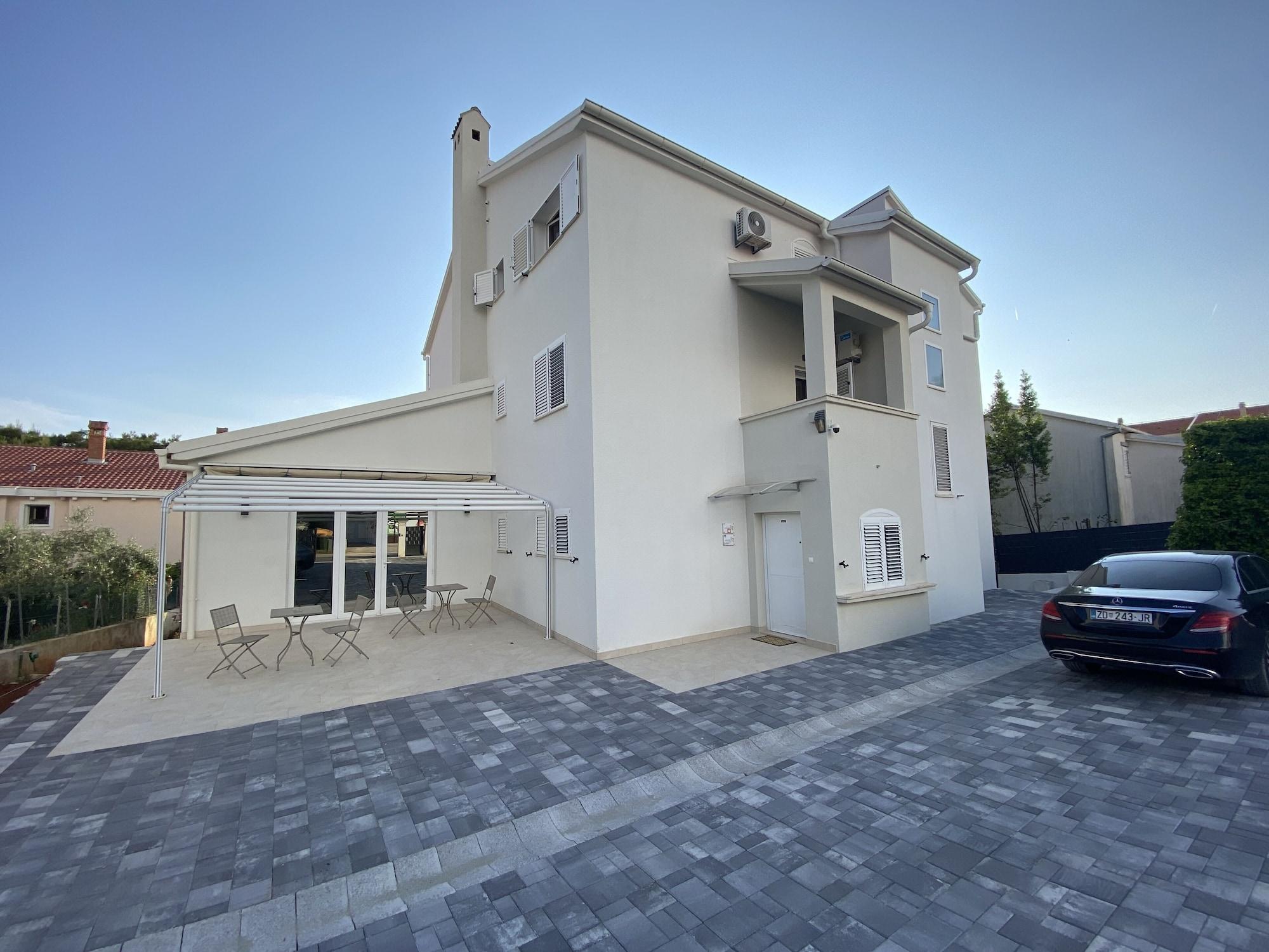 Varios Apartments & Rooms Petra