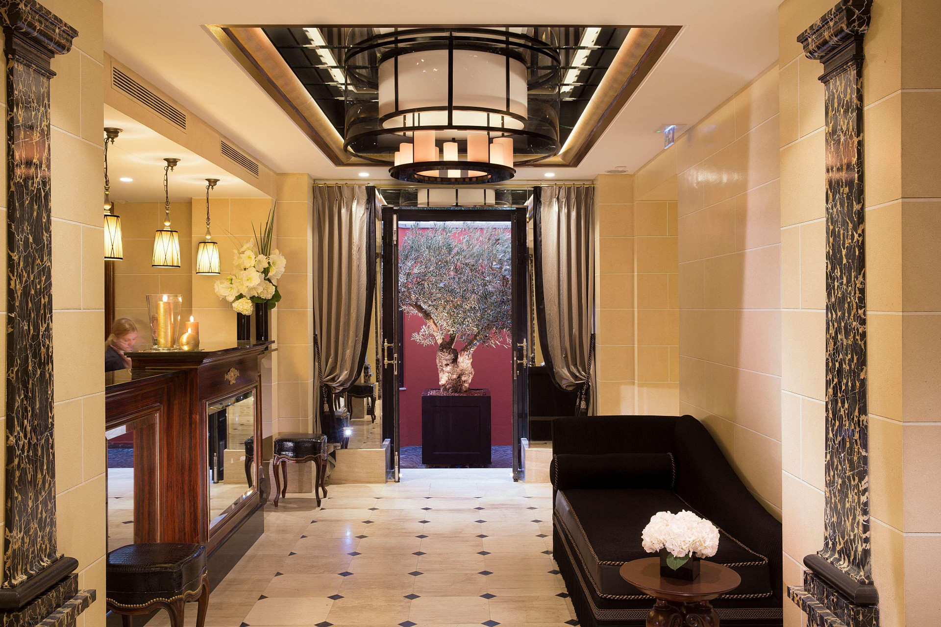 Vista Lobby Belmont