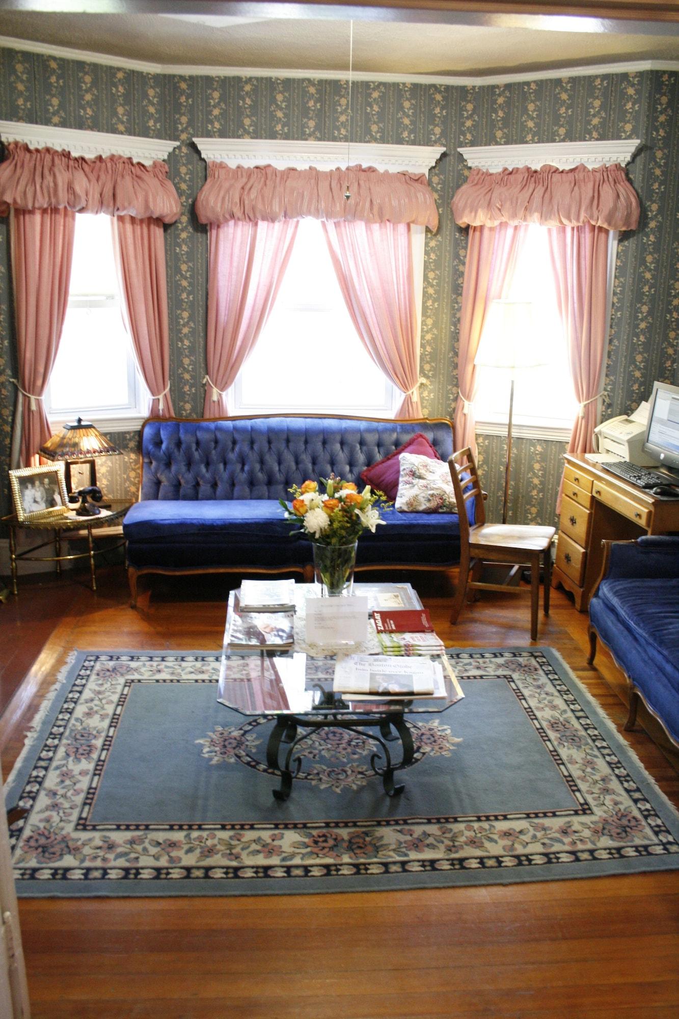 Vista Lobby Coolidge Corner Guest House