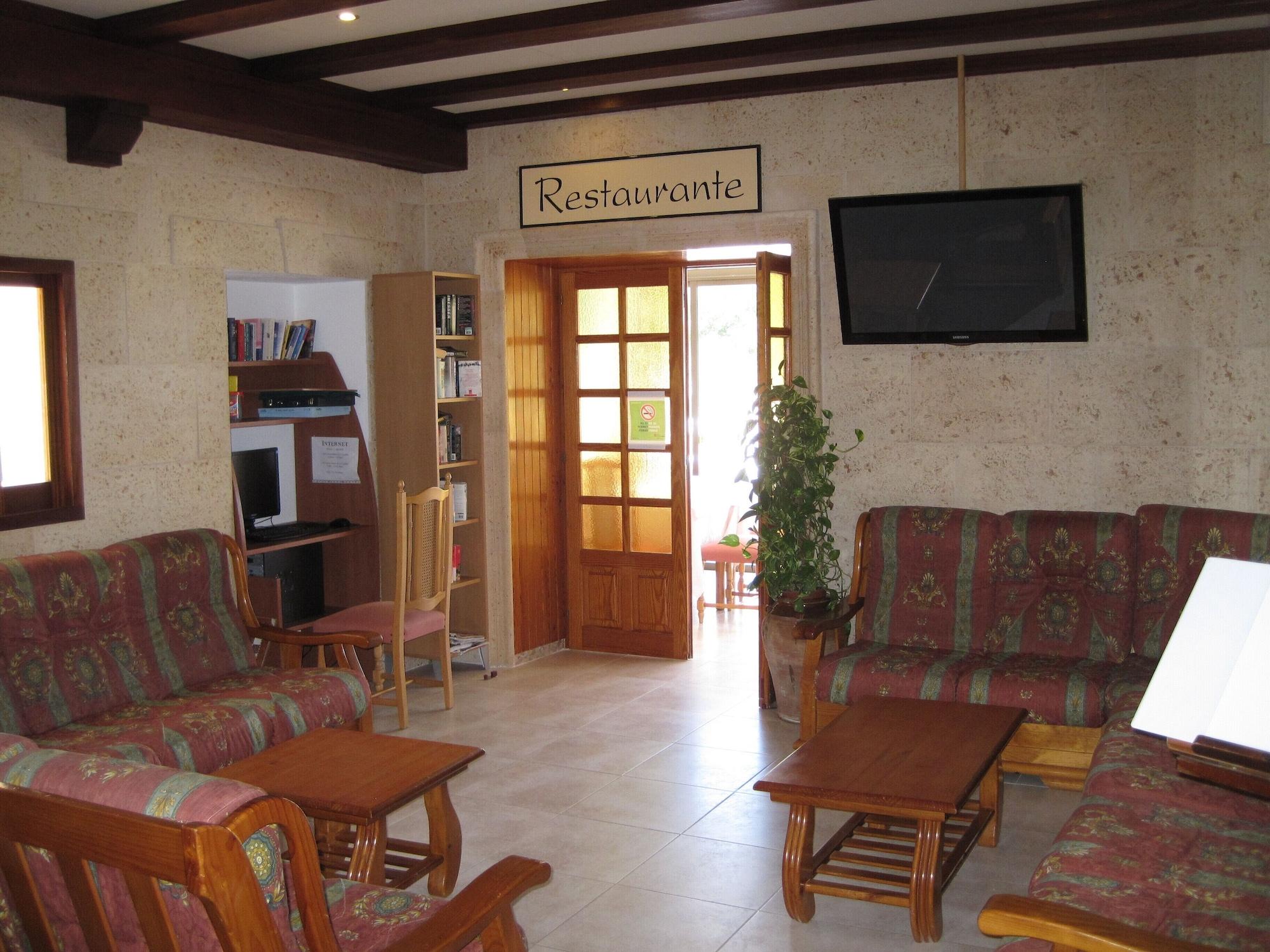 Vista Lobby Hostal La Cigüeña