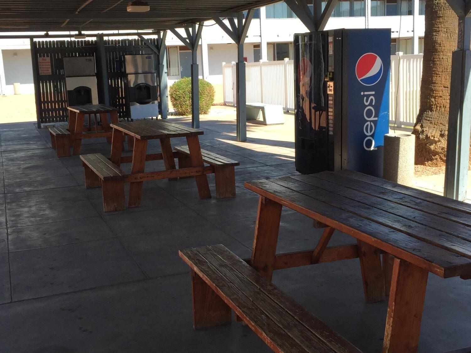 Restaurant E-Z 8 Motel Phoenix Airporter