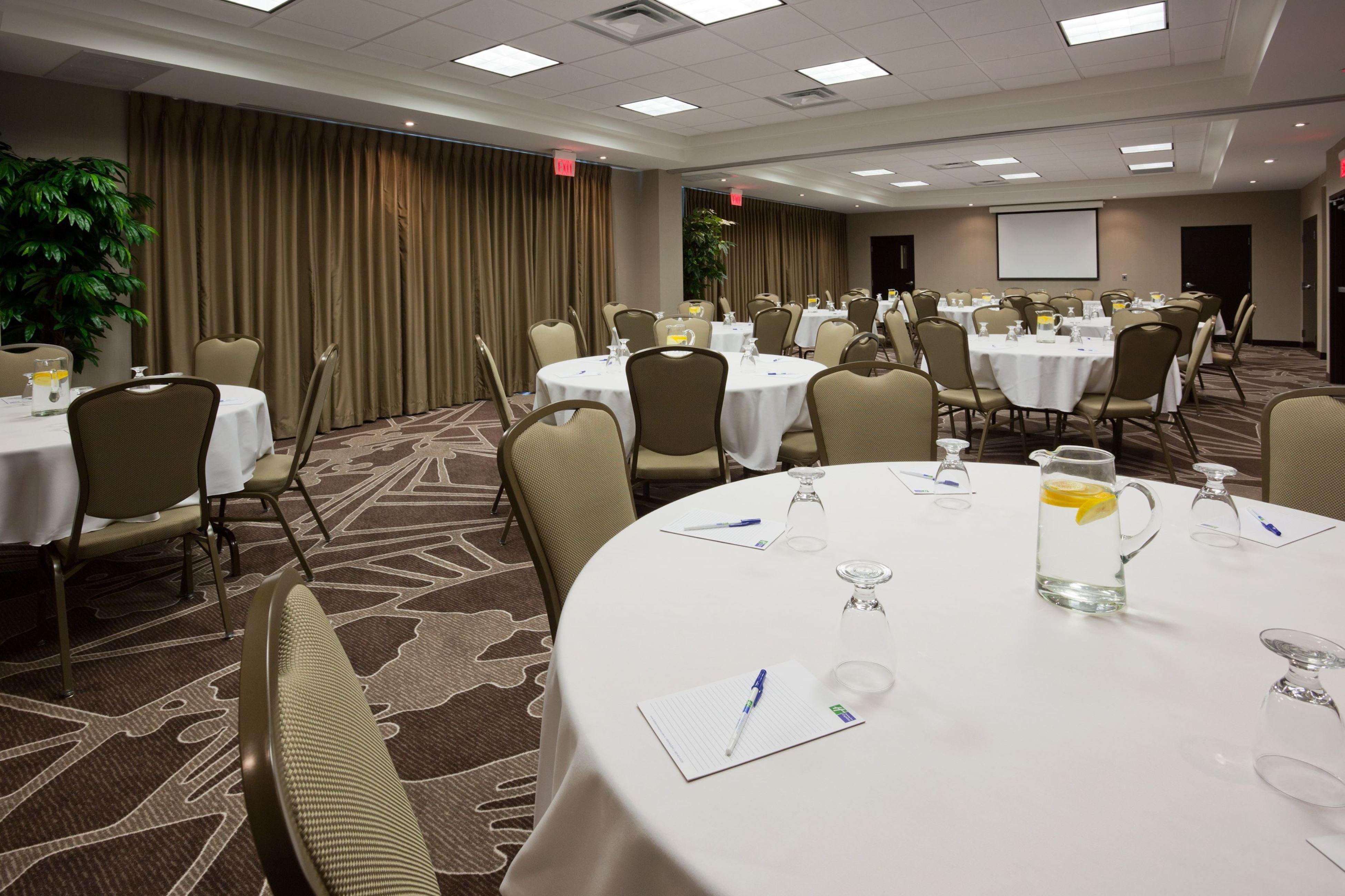 Centro de Negocios Holiday Inn Express & Suites New Liskeard