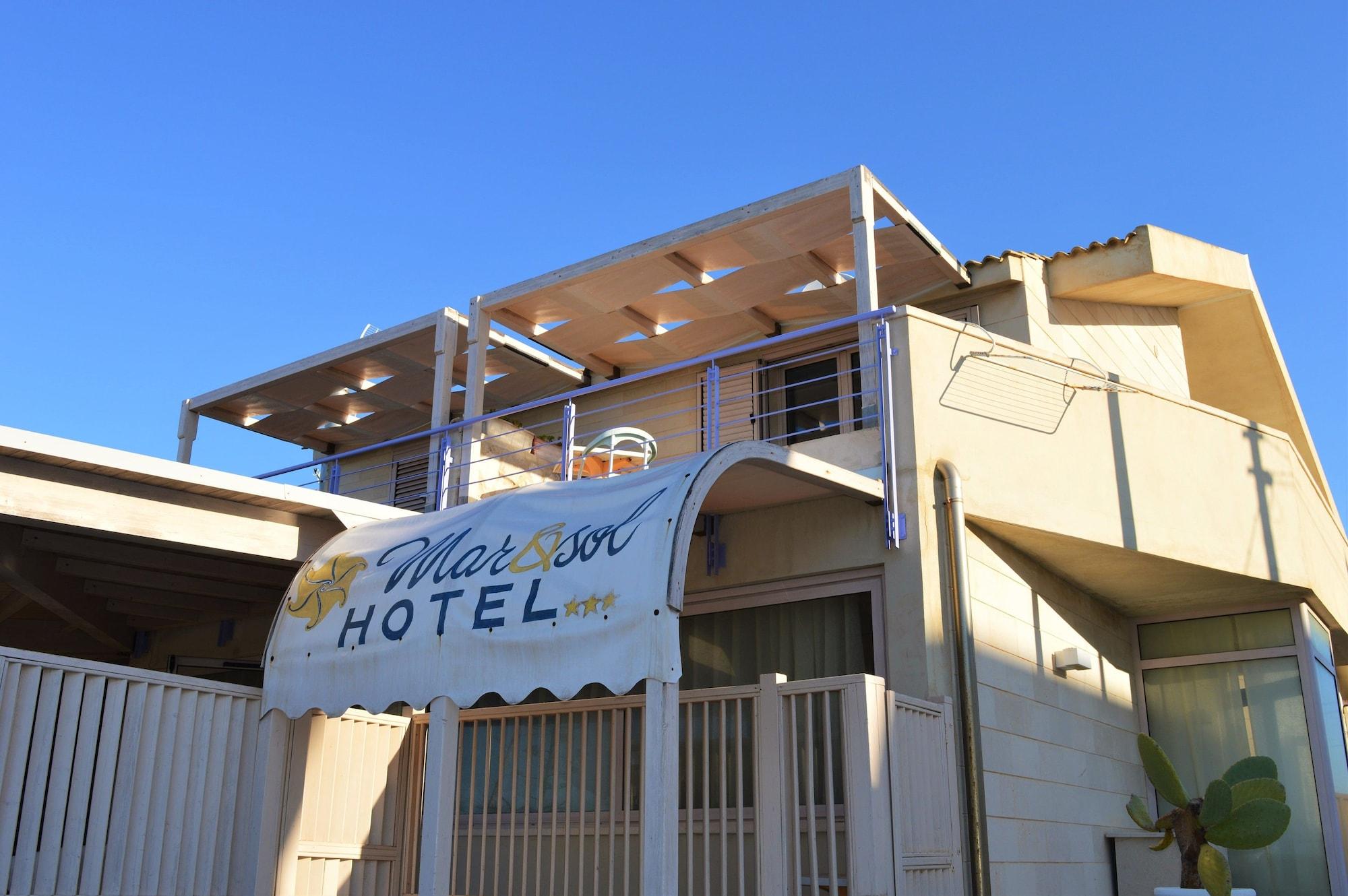 Vista Exterior Hotel Mar & Sol