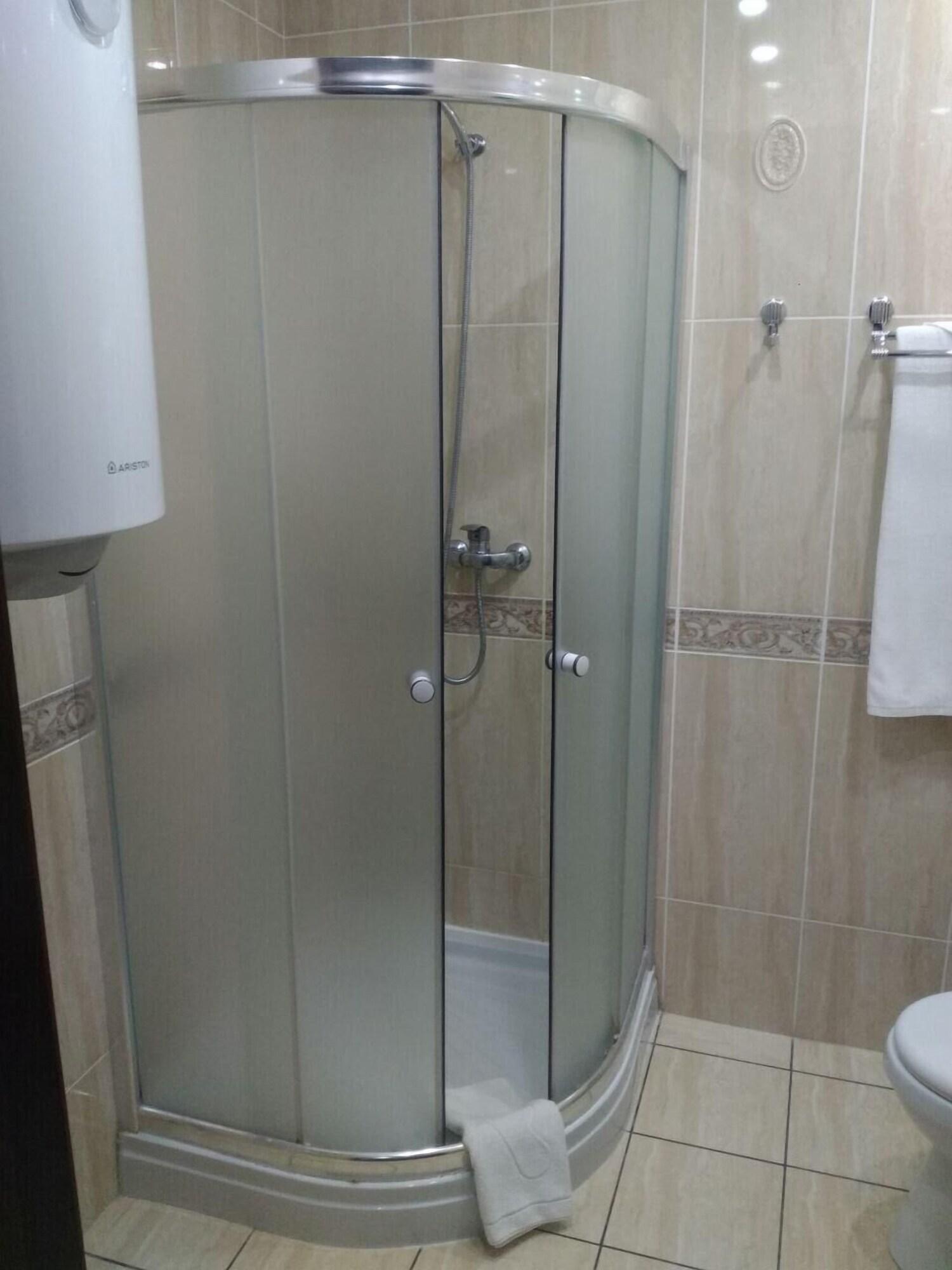 Equipamiento de Habitación Arien Plaza