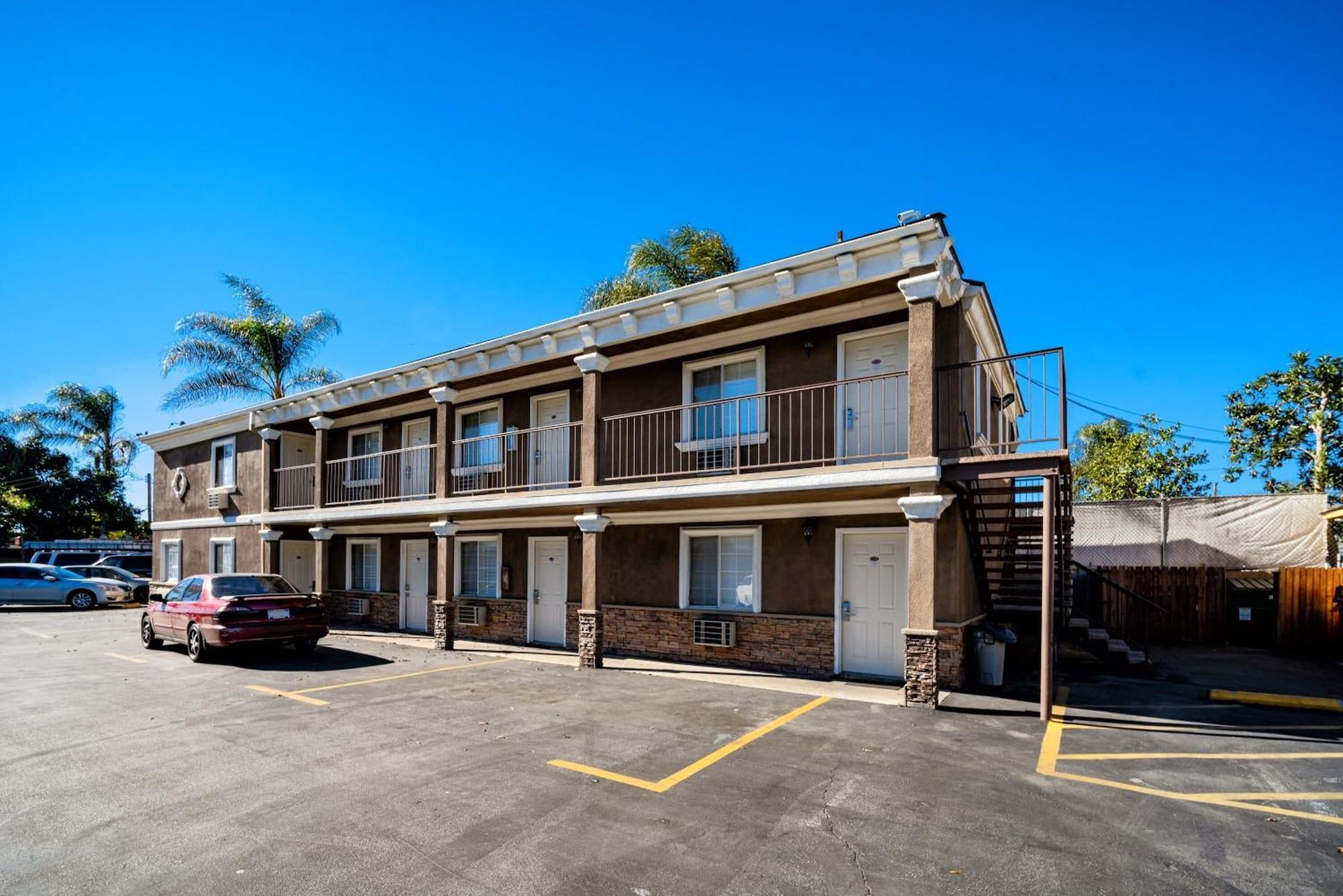 Vista Exterior Regency Inn & Suites