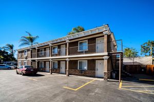 Alojamiento - Regency Inn & Suites