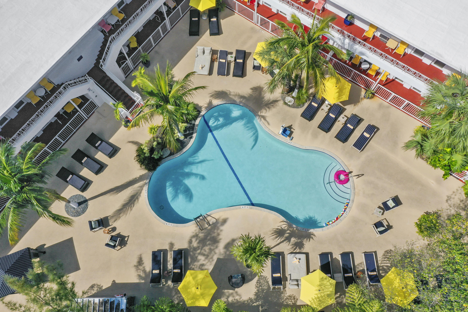 Vista Exterior Tradewinds Apartment Hotel