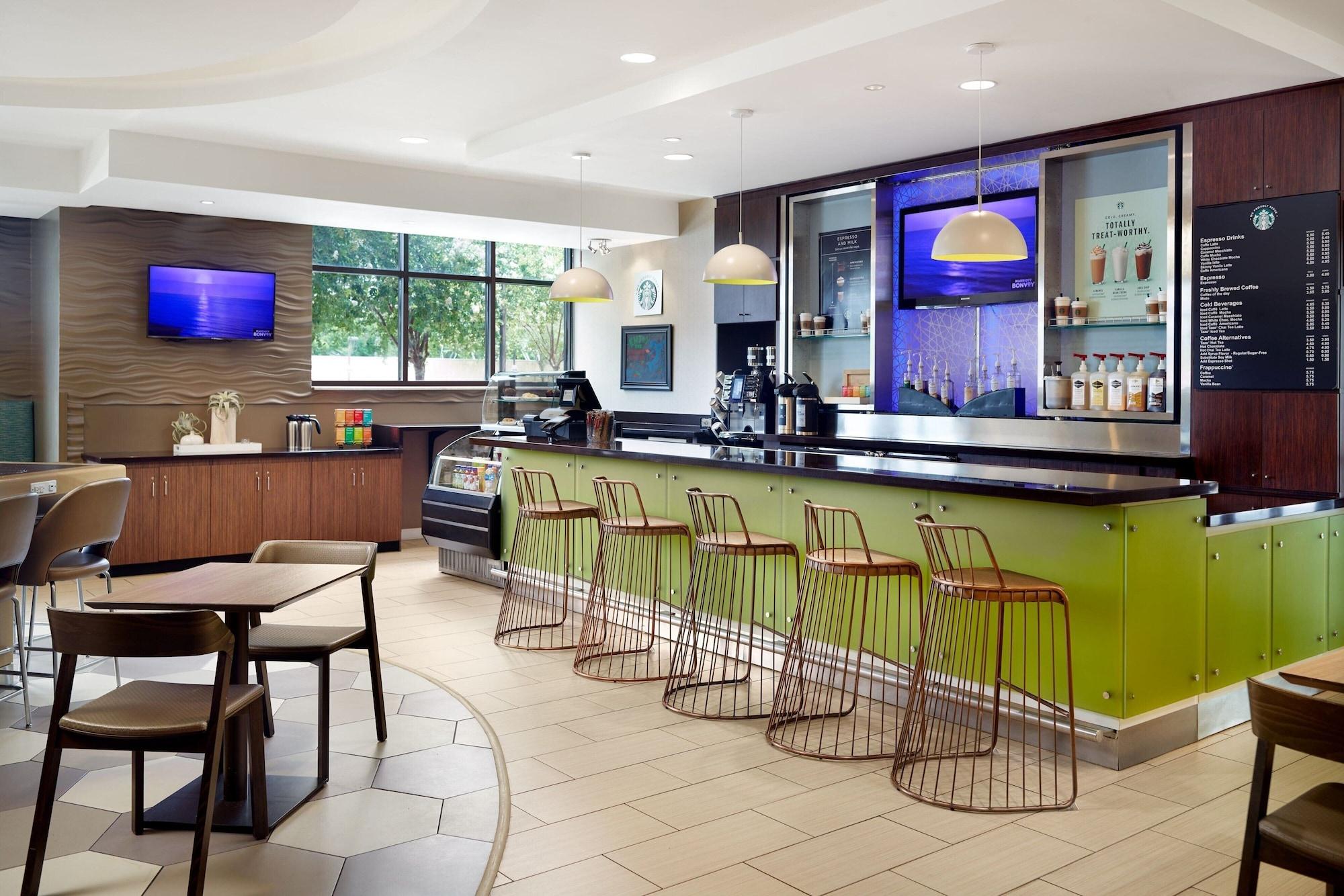 Restaurant SpringHill Suites by Marriott Orlando at SeaWorld