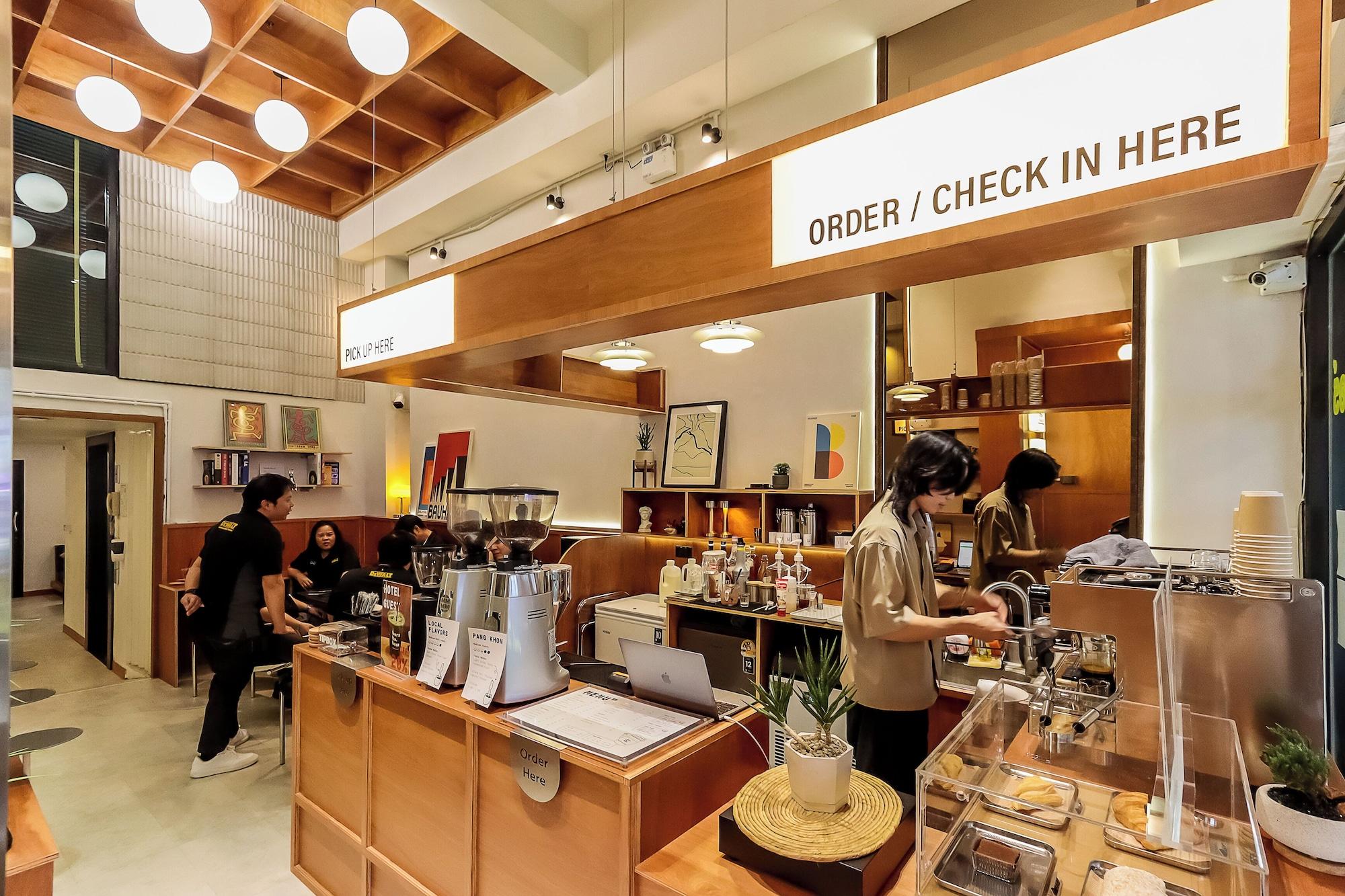 Bar/Salón StayAt Bedever Bangkok Hotel