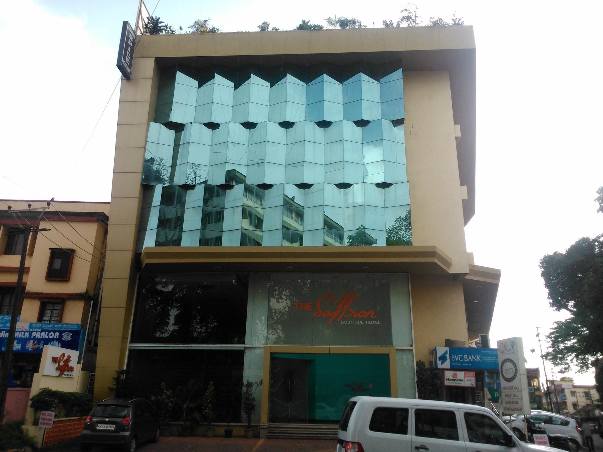 Vista Exterior Srinivas Saffron Hotel