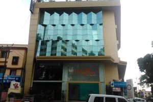 Alojamiento - Srinivas Saffron Hotel