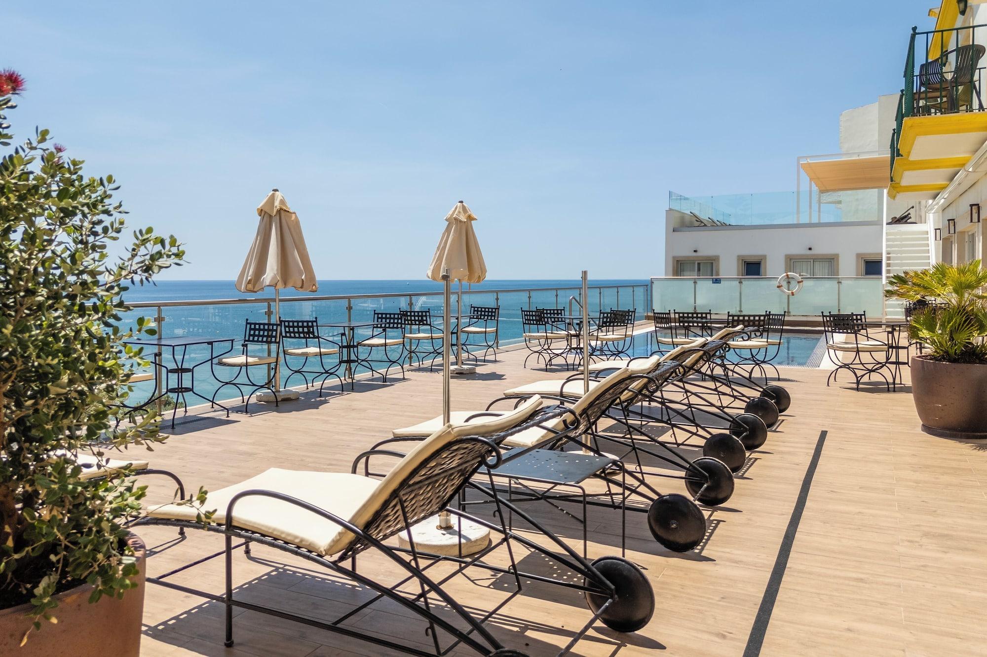 Vista Piscina Vila São Vicente - Adults Only