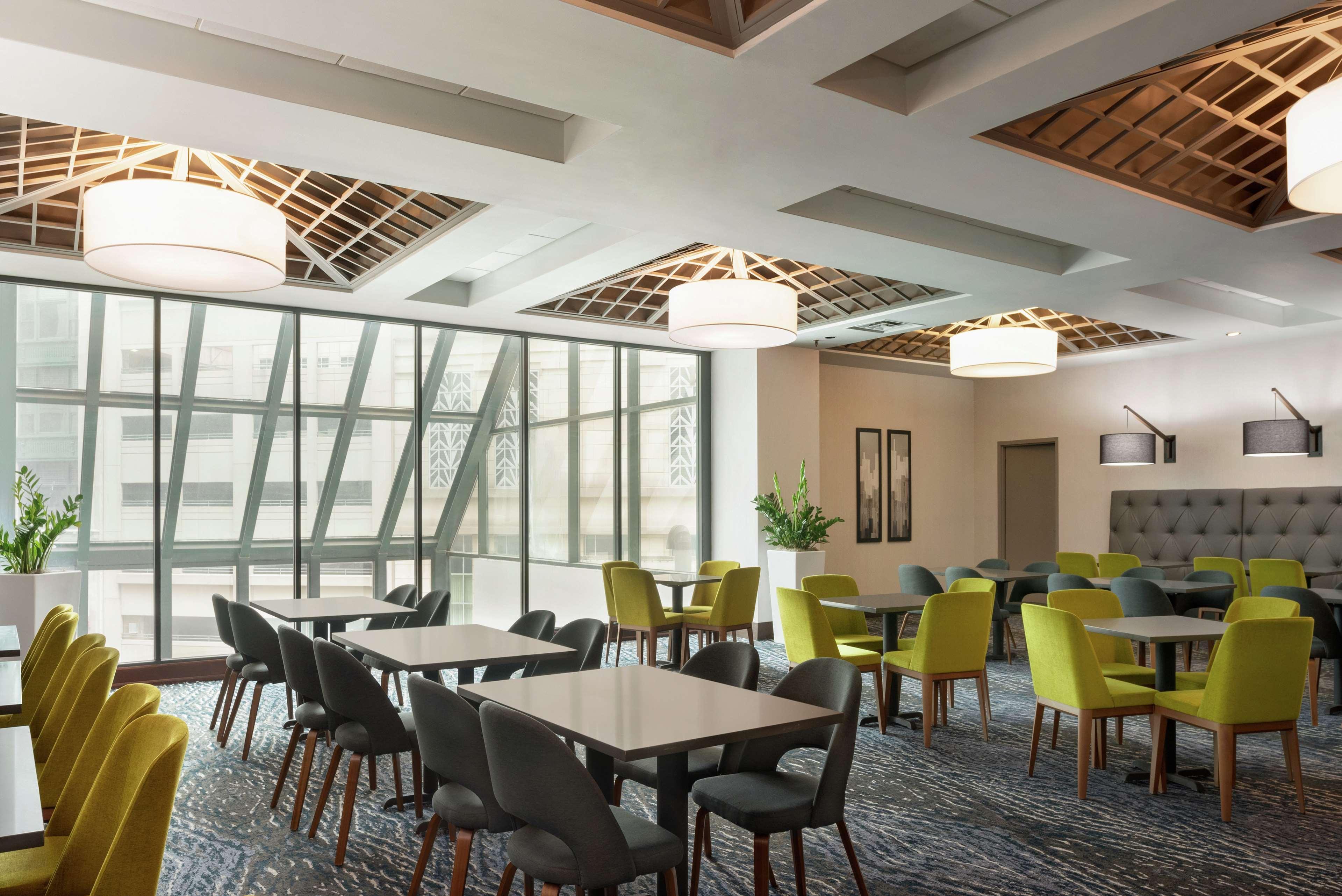 Vista Lobby Embassy Suites by Hilton Indianapolis Downtown