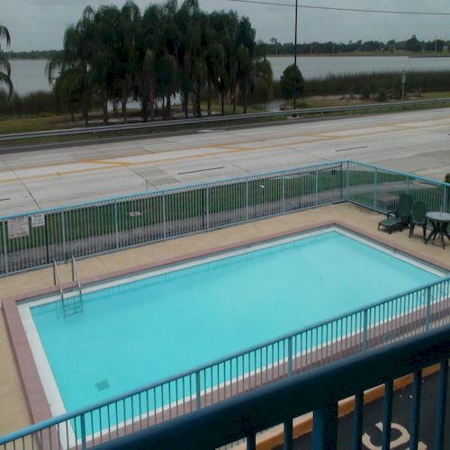 Vista Piscina Westmont Inn - Lakeland