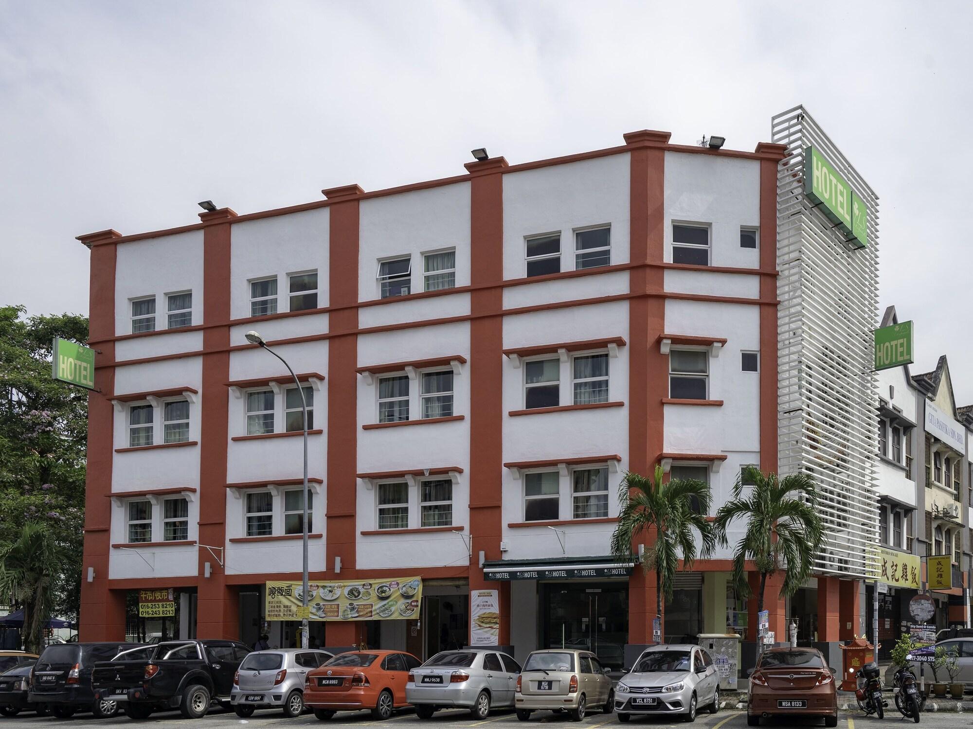 Vista Exterior OYO 903 Happy 92 Hotel