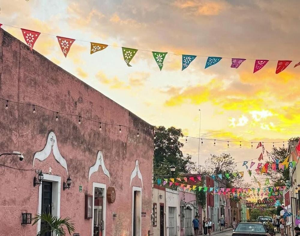 Varios Esencia Valladolid Hotel