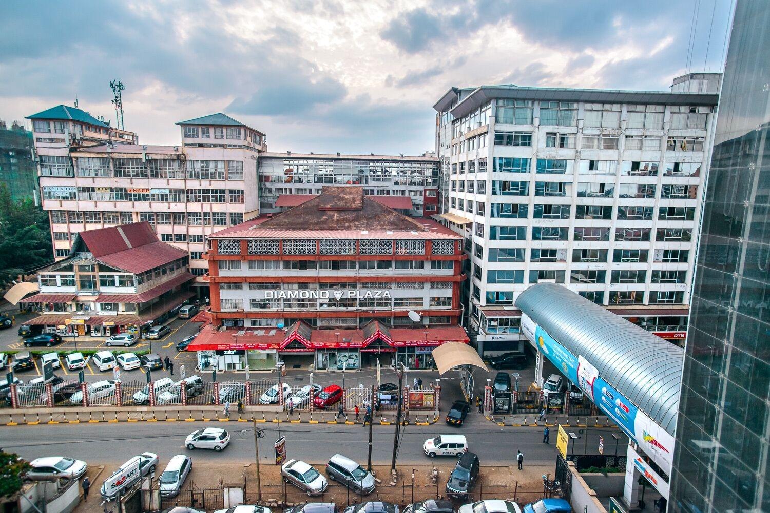 Vista Exterior Diamond Plaza Apartments