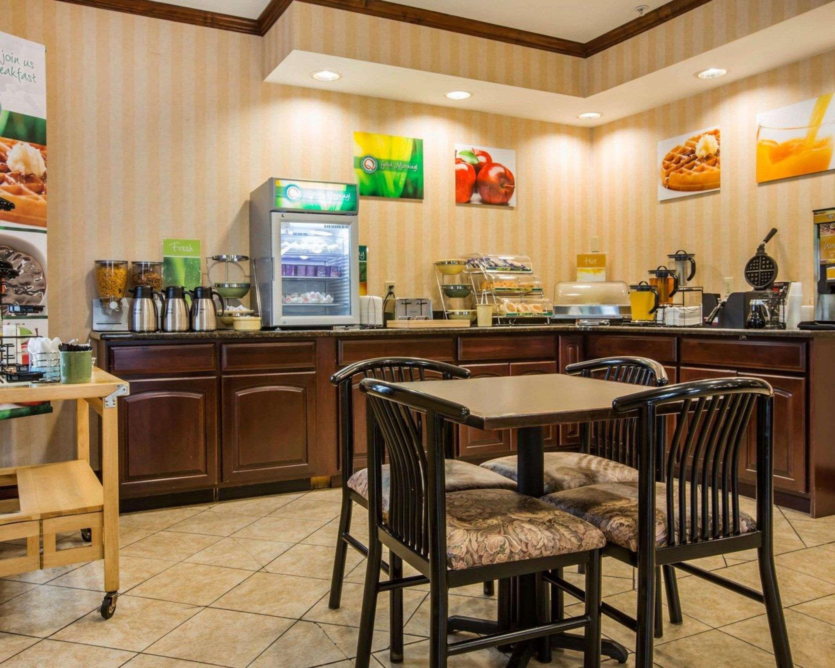 Restaurant Econo Lodge Glens Falls / Lake George
