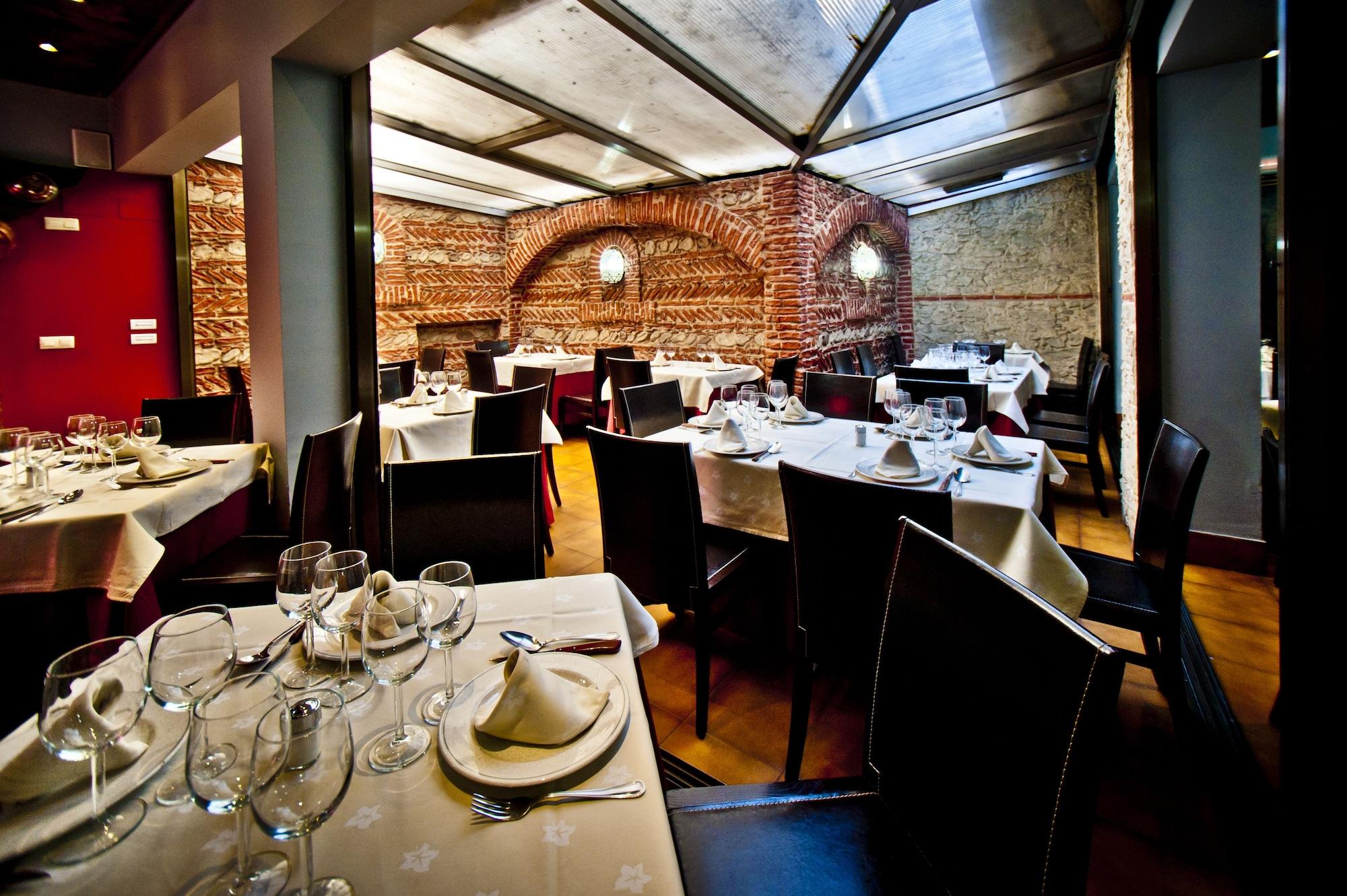 Vista Exterior Hotel Condes de Castilla