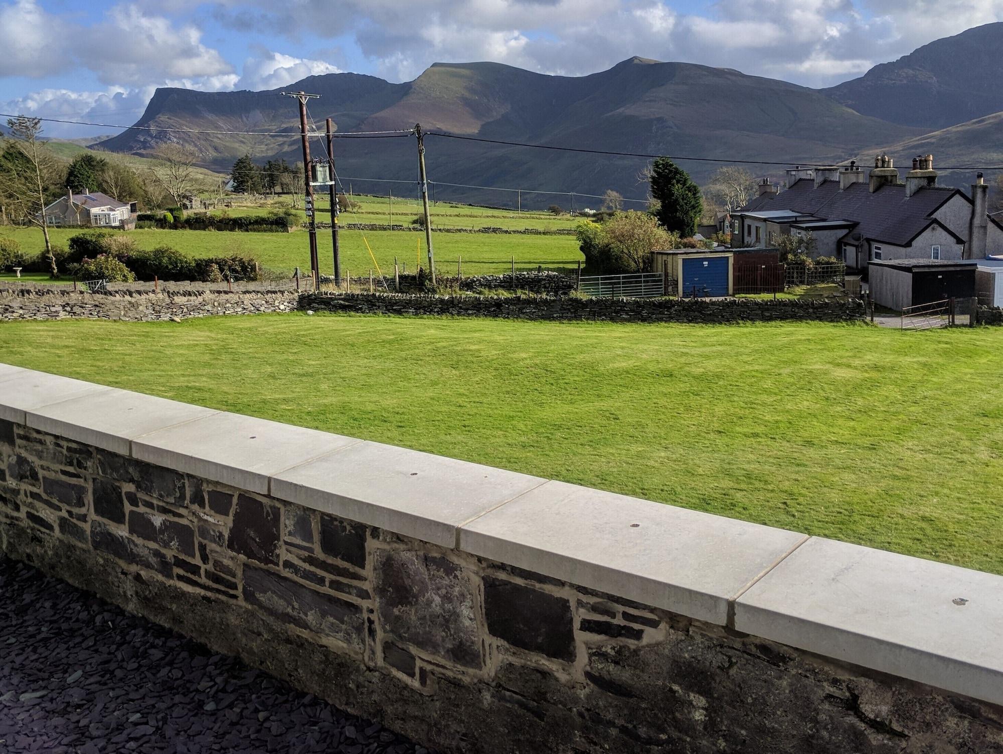 Vista Exterior Canolfan Y Fron - Hostel