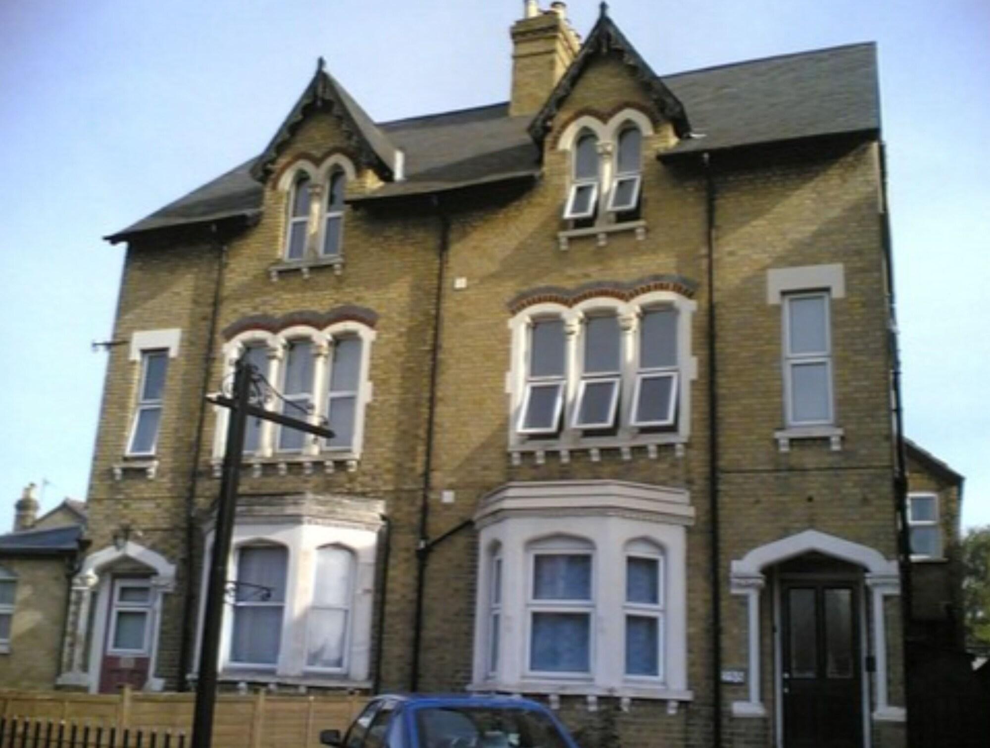 Varios Athena Guest House